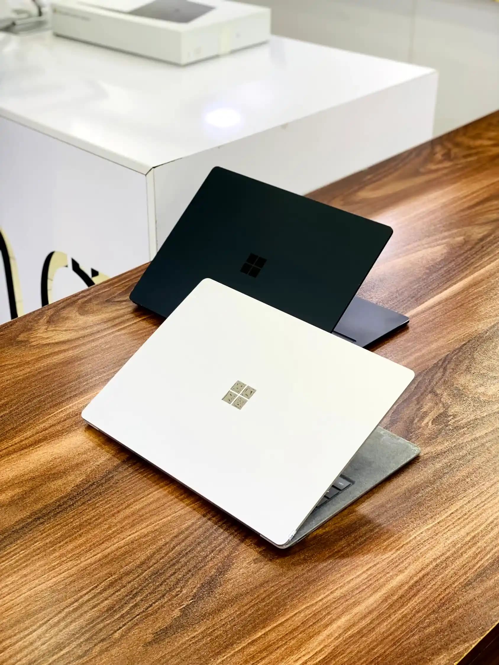 سرفیس laptop 3 سی پی یو i7 رم 16 گیگ هارد 512 ssd — تصویر ۳