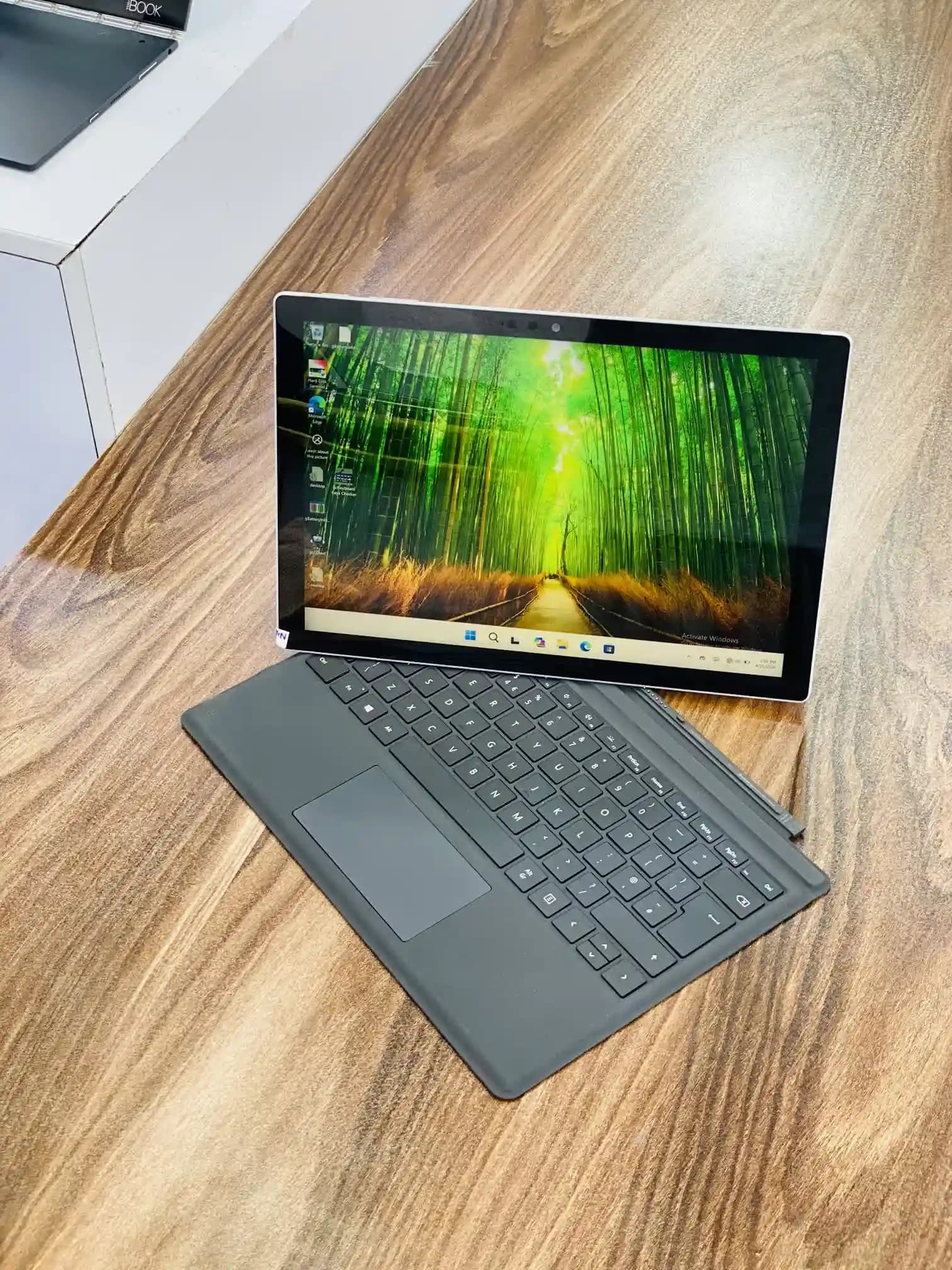 سرفیس Pro 5 مشخصات i5-7200u | 8 256 | — تصویر ۱۰