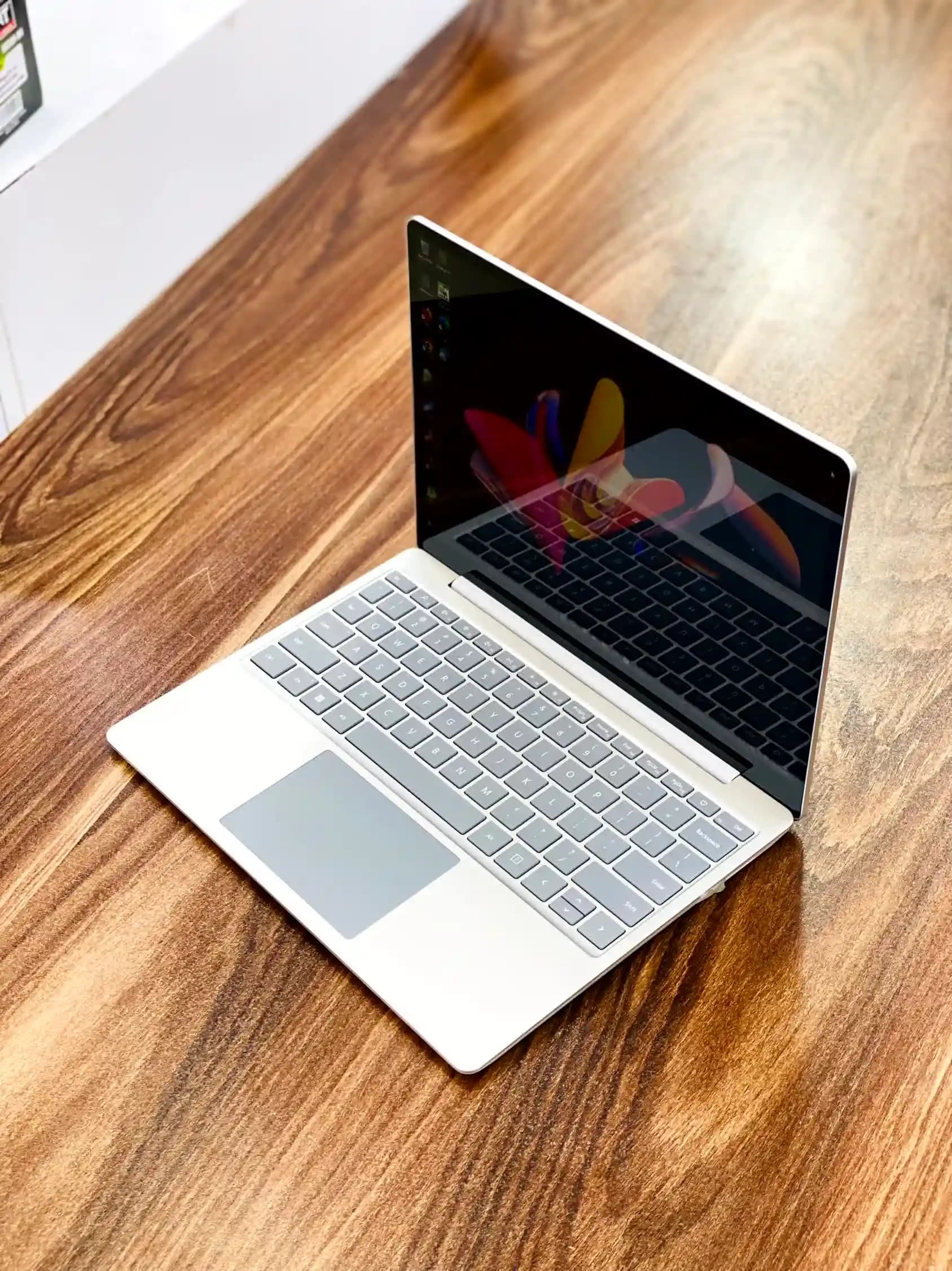 سرفیس laptop Go 2 پردازنده 256ssd | 8gb | i5 صفحه لمسی — تصویر ۱۰