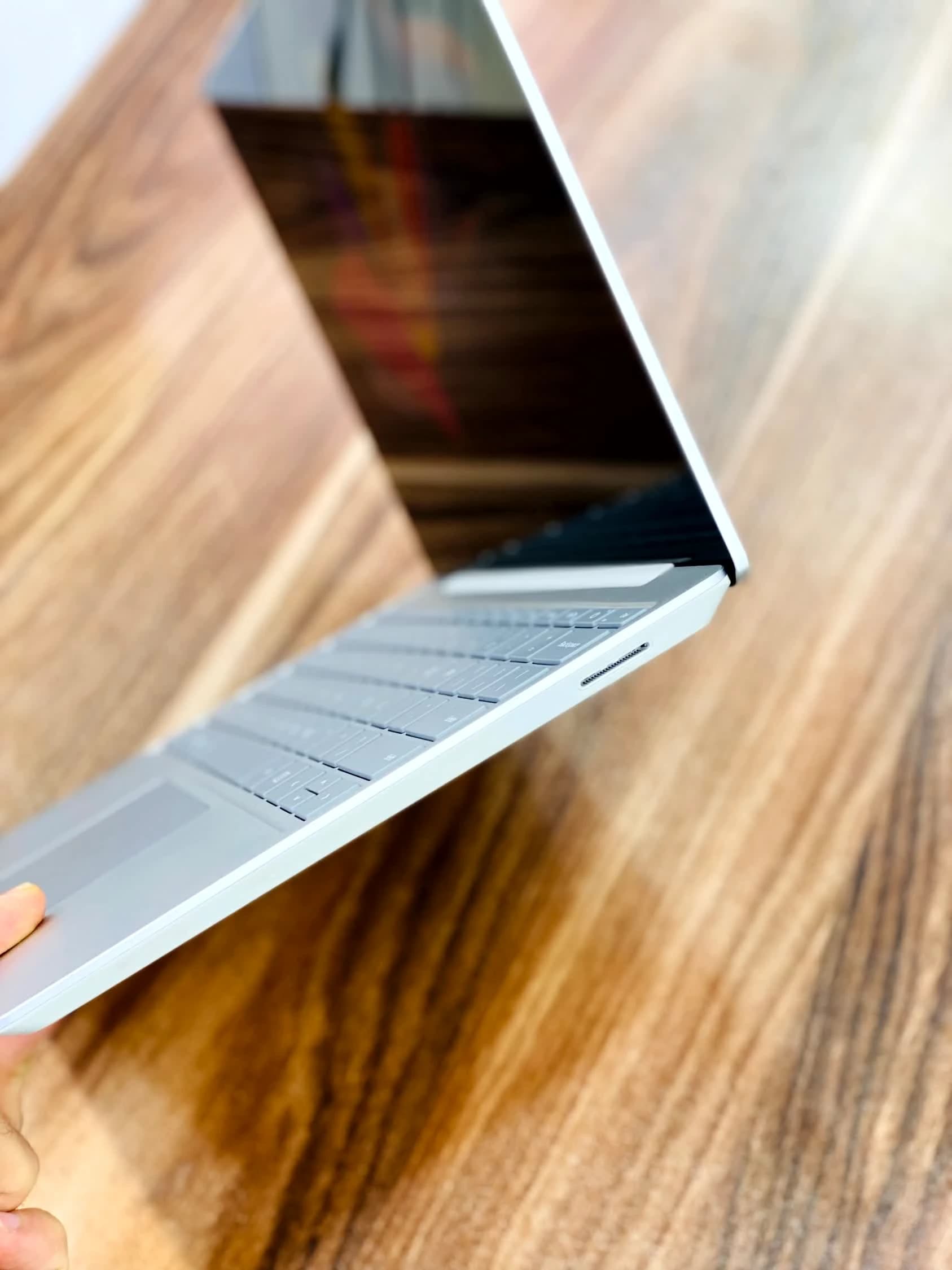 سرفیس laptop Go 2 پردازنده 256ssd | 8gb | i5 صفحه لمسی — تصویر ۵