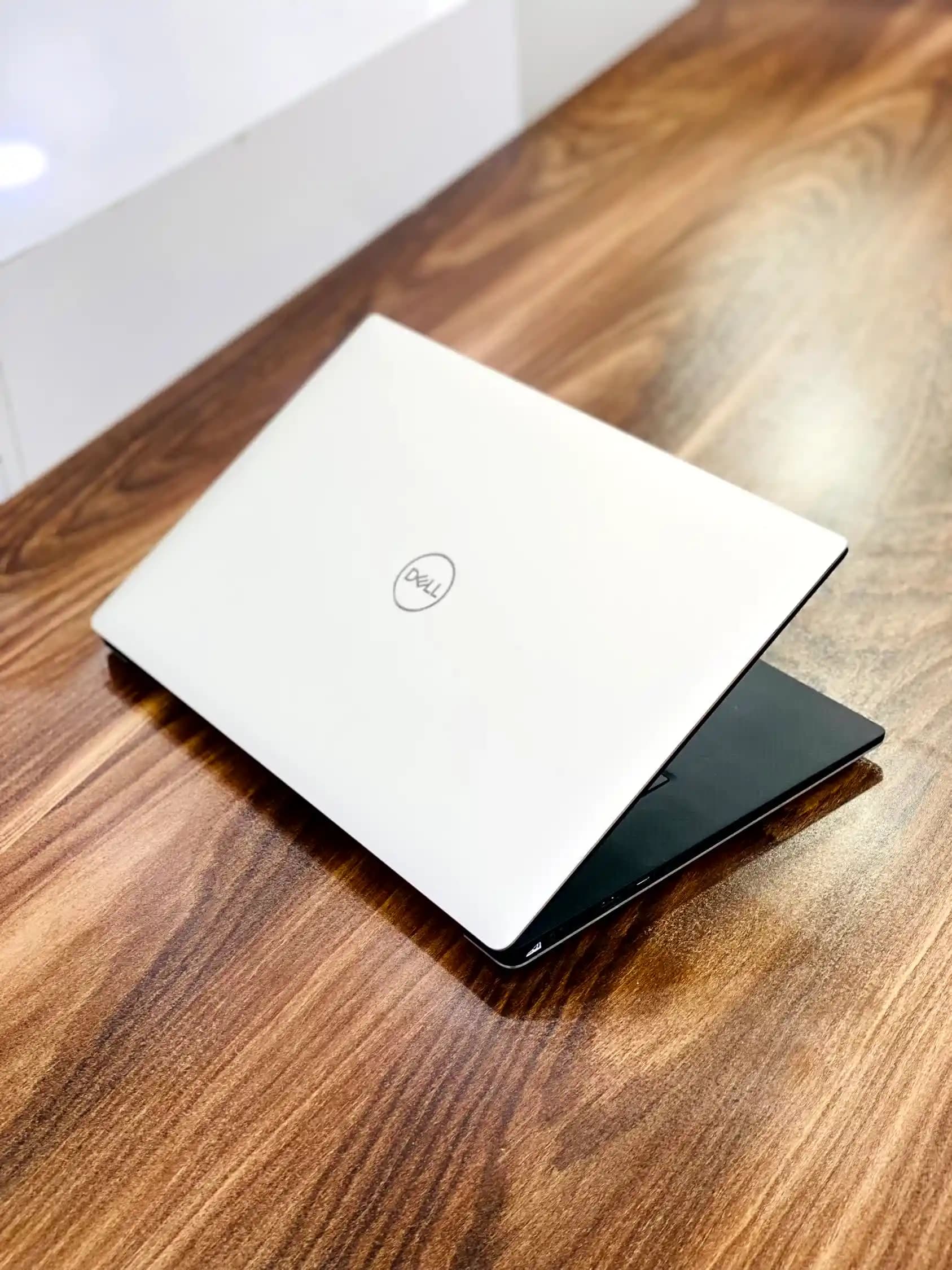 دل precision 5540 مشخصات i7-9850H | ram 16gb | صفحه fhd — تصویر ۳