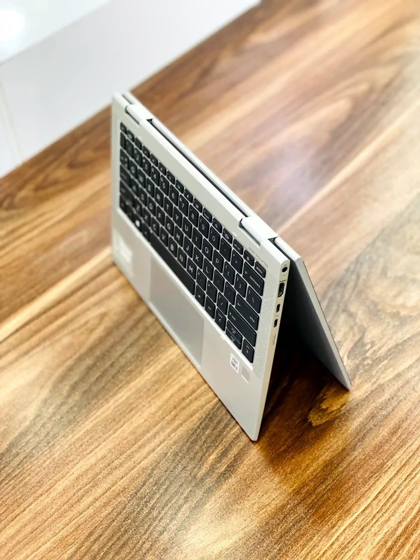 اچپی elitebook 830 g7 سی پی یو i5 | چرخش 360درجه — تصویر ۳