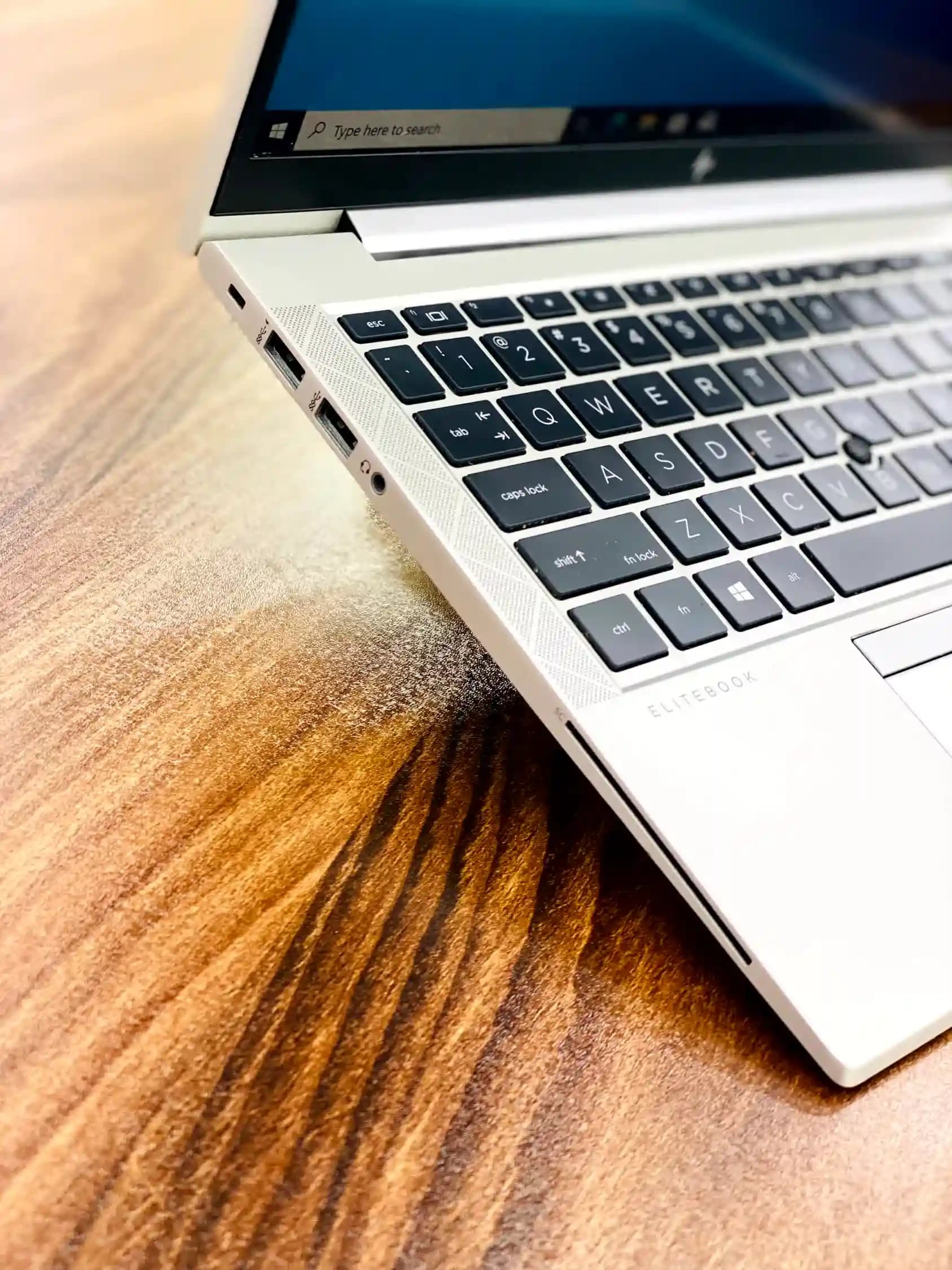 اچپی elitebook 840 g7 پردازنده i5-10310u رم 16gb صفحه تاچ — تصویر ۴