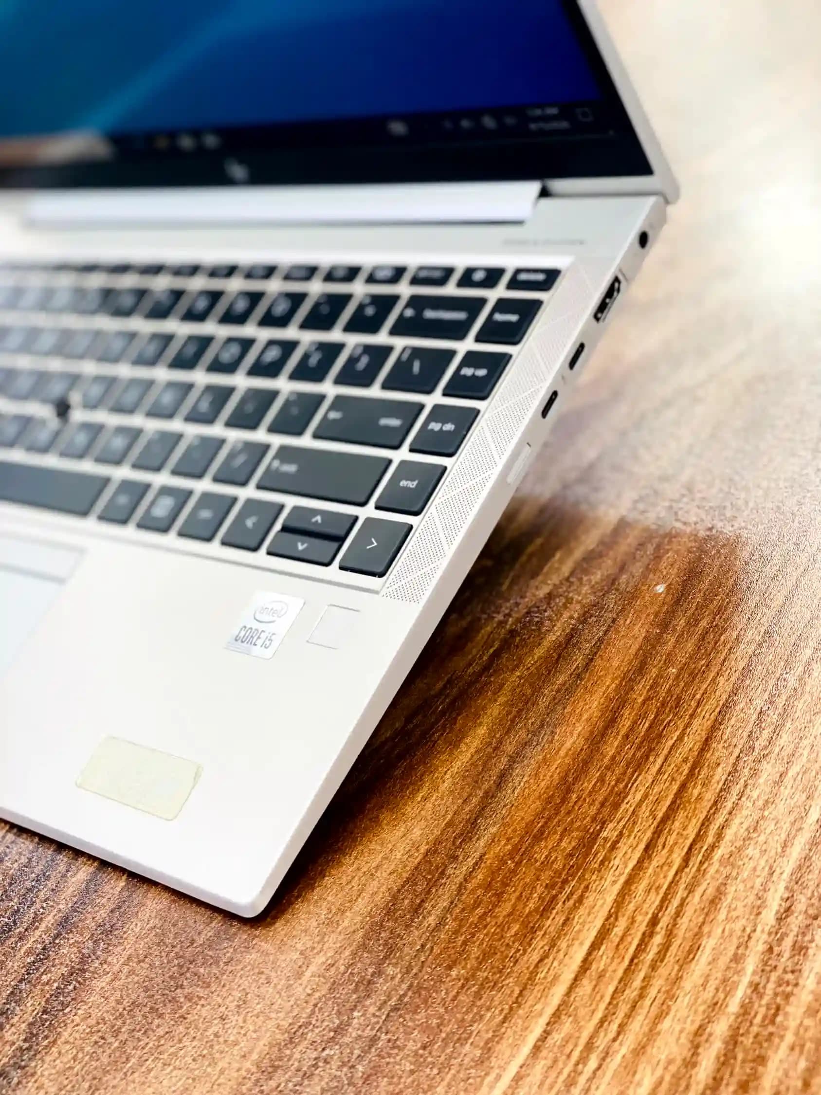 اچپی elitebook 840 g7 پردازنده i5-10310u رم 16gb صفحه تاچ — تصویر ۸