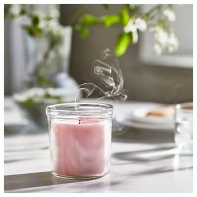 شمع معطر شیشه‌ای ایکیا LUGNARE صورتی/ رایحه یاس/ سوخت 40 ساعته — تصویر ۱۲