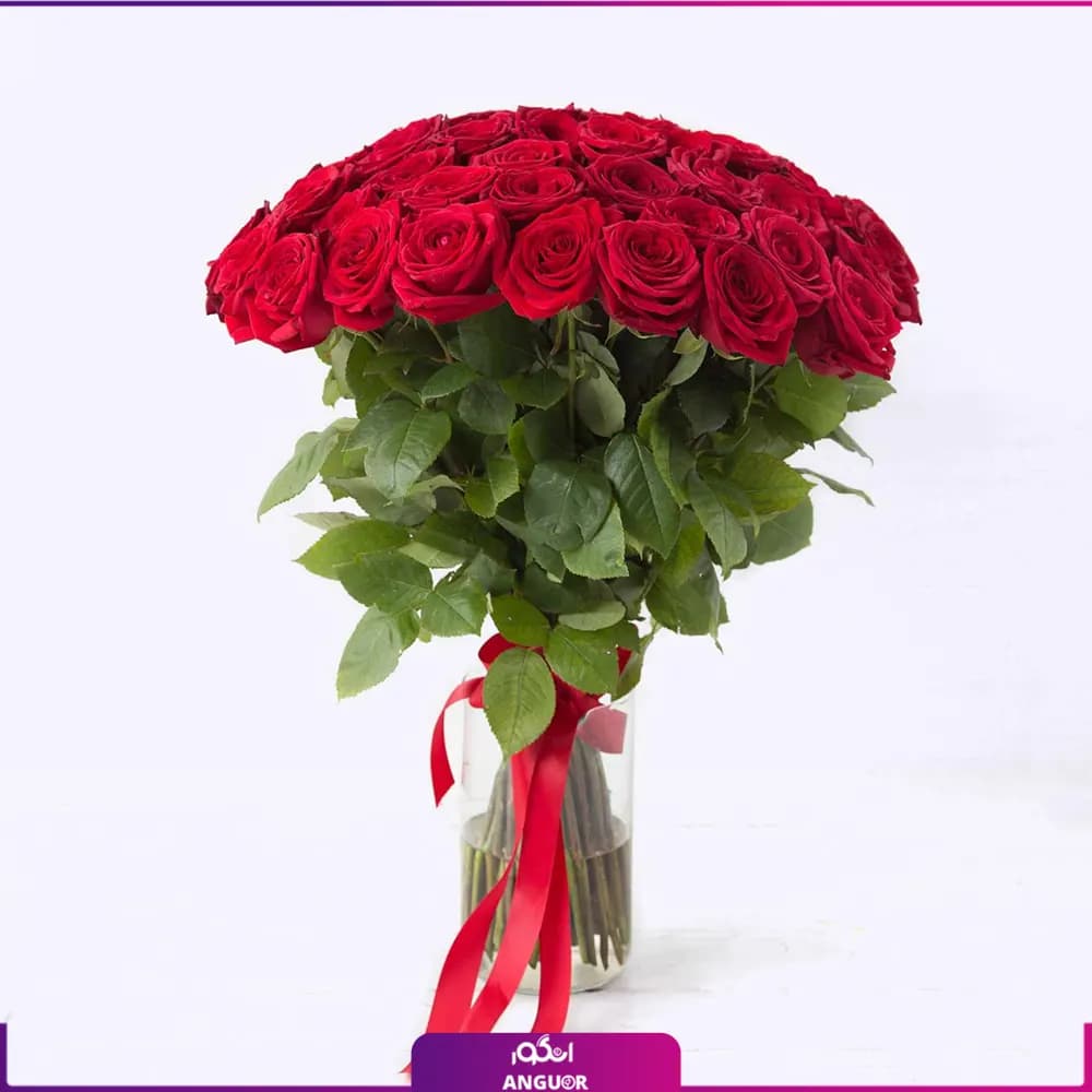 دسته گل رز قرمز 50 شاخه همراه با گلدان شیشه ای