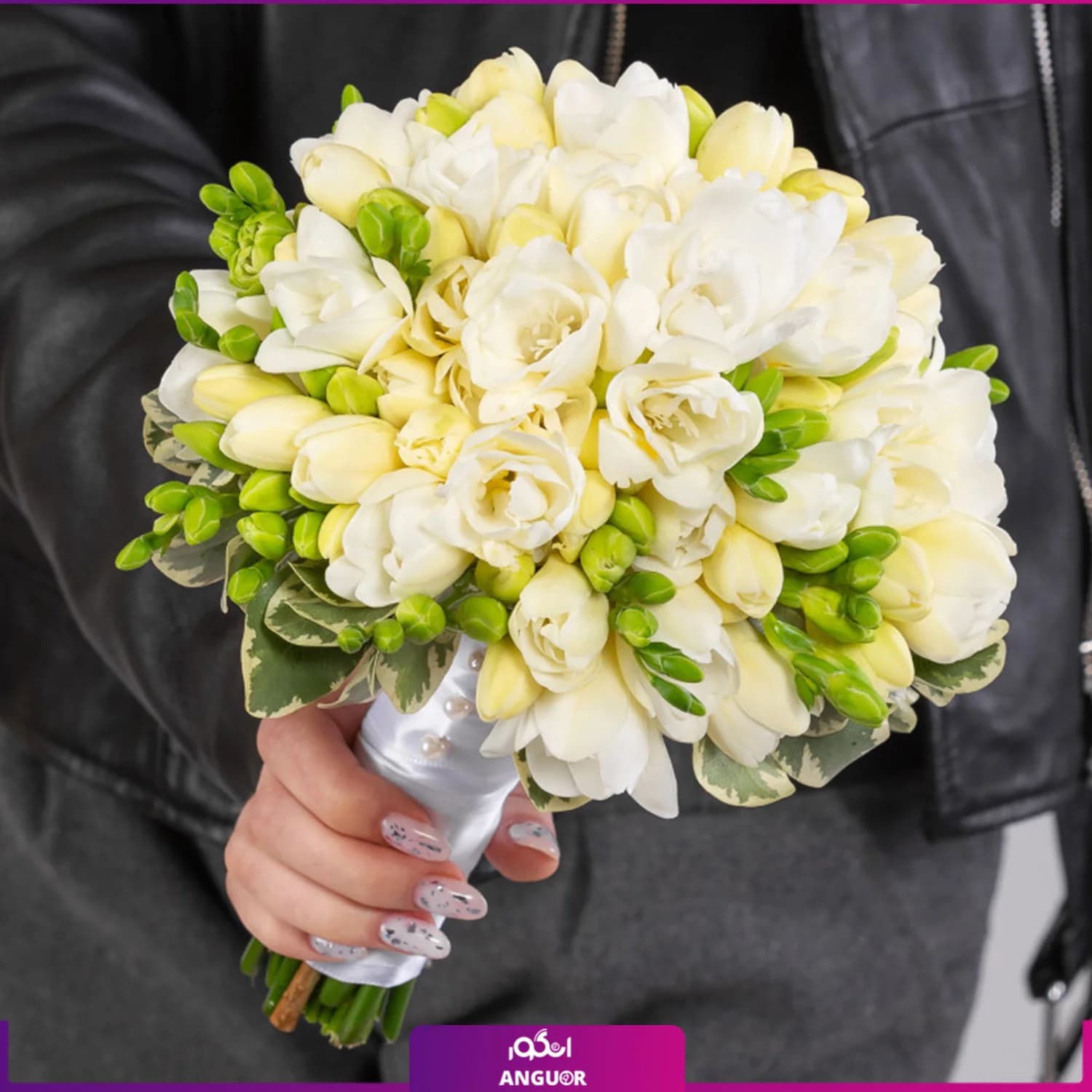 دسته گل فرزیا سفید 38 شاخه ای
