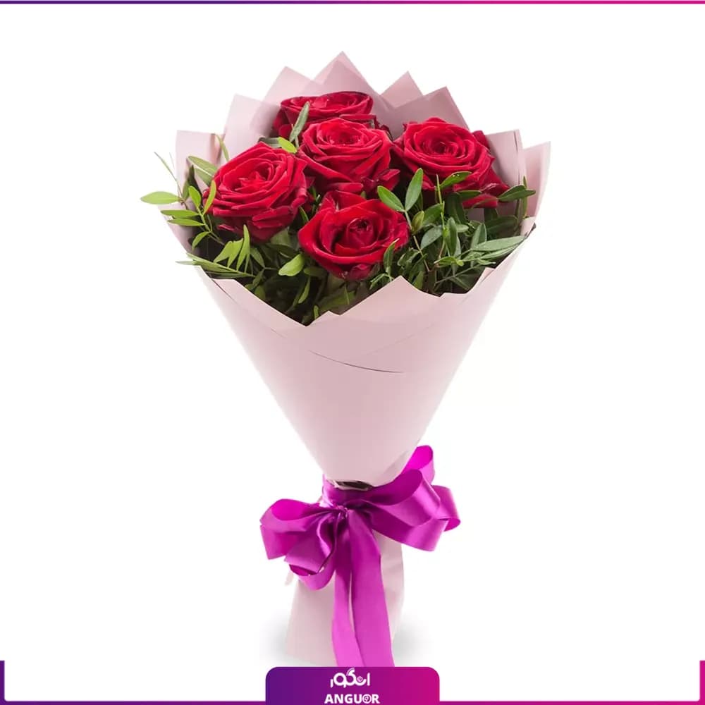 دسته گل رز قرمز 5 شاخه با کاغذ