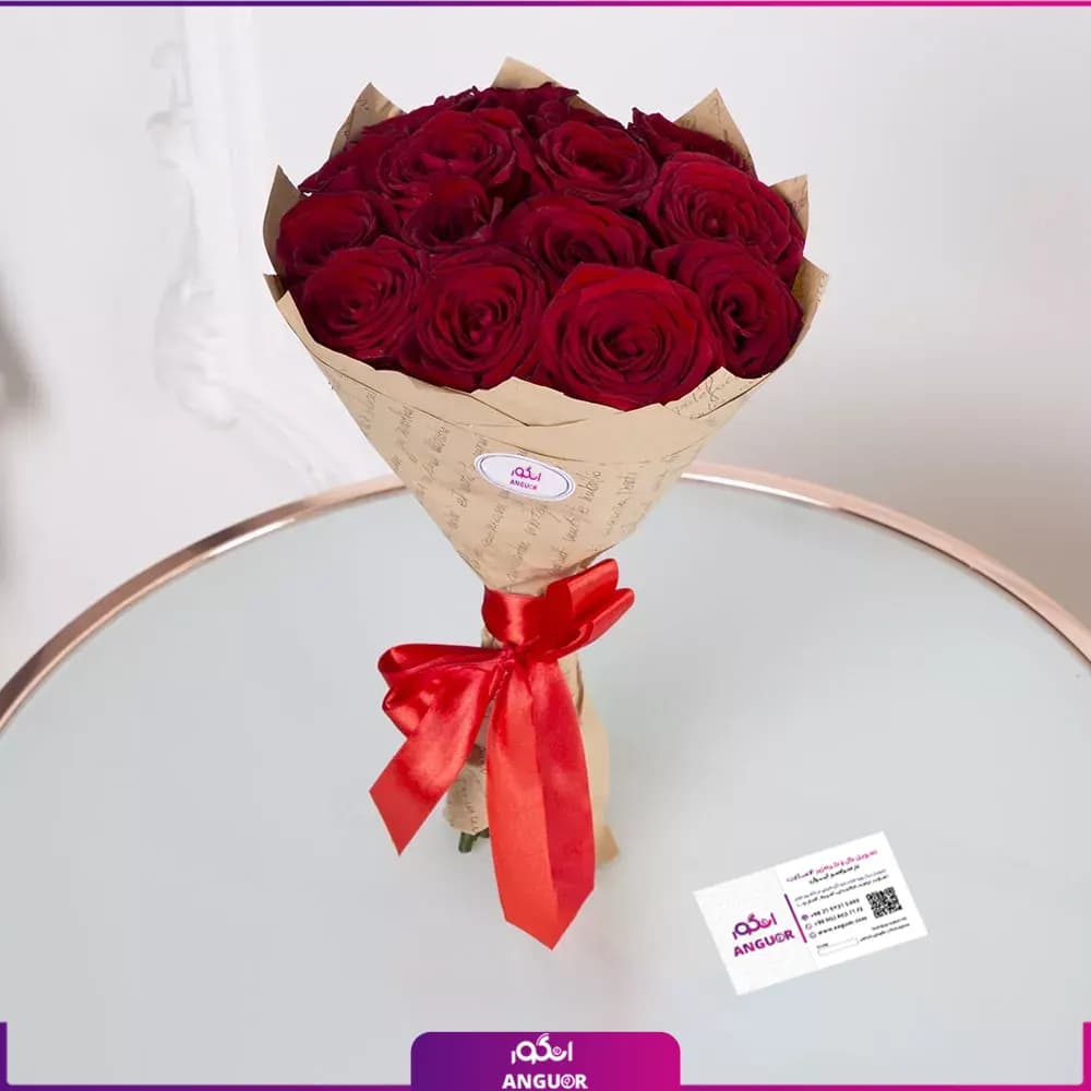 دسته گل رز قرمز 15 شاخه با کاغذ — تصویر ۲