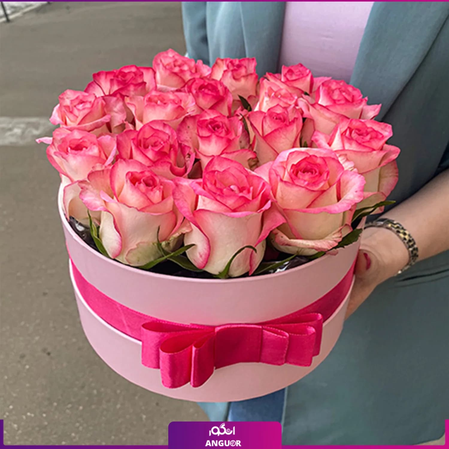 باکس گل 17 شاخه رز لب صورتی