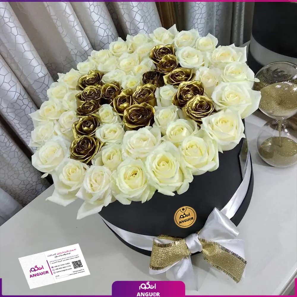 باکس گل رز سفید – طلایی با حرف M