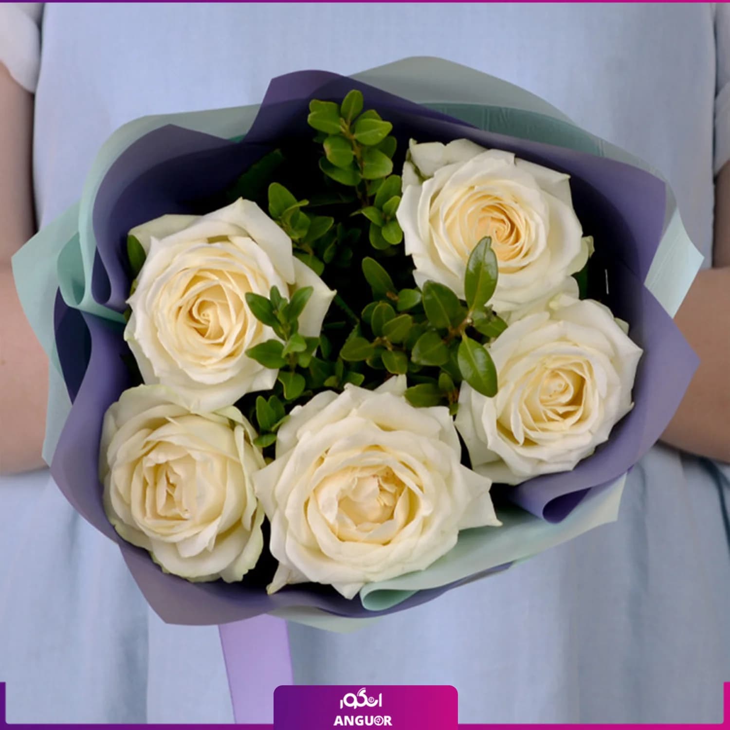 دسته گل رز سفید 5 شاخه 40 سانتی — تصویر ۳