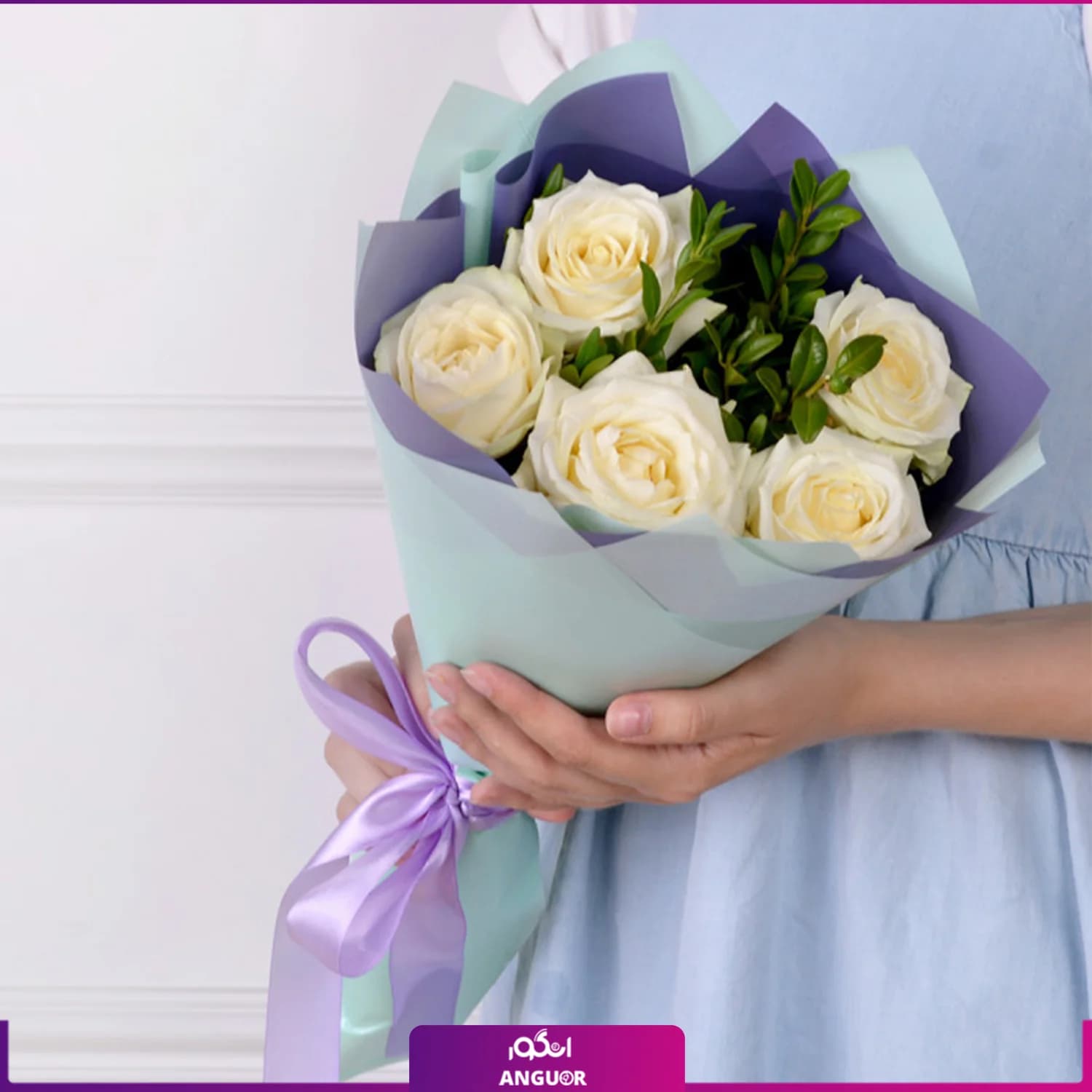 دسته گل رز سفید 5 شاخه 40 سانتی — تصویر ۲