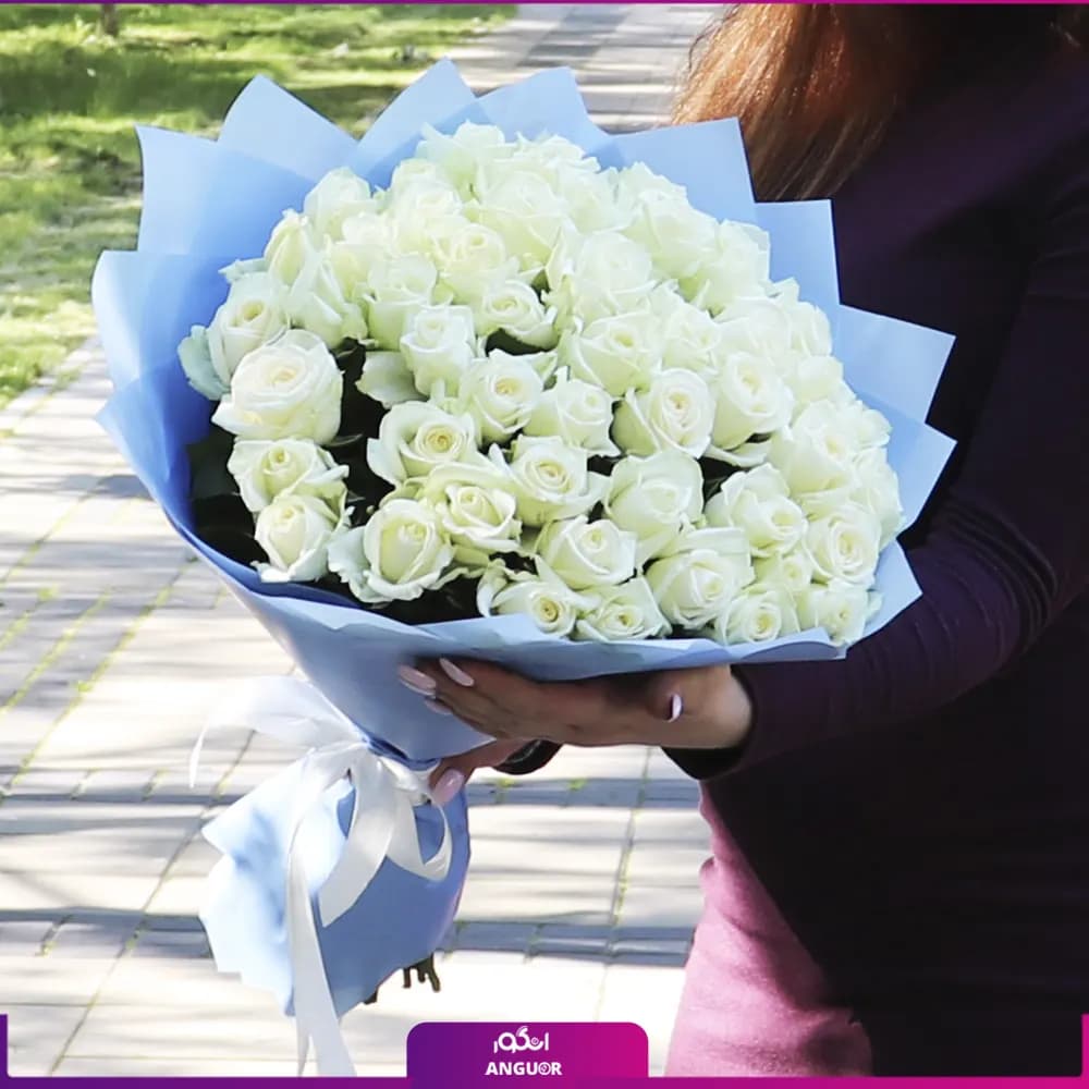 دسته گل رز سفید 53 شاخه 50 سانتی