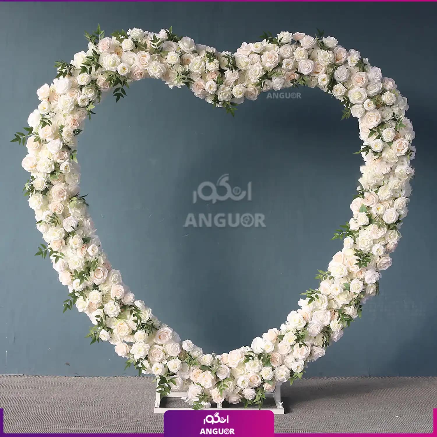 استند قلب ایستاده گل آرایی شده تم سفید (گل آرایی در محل شما)