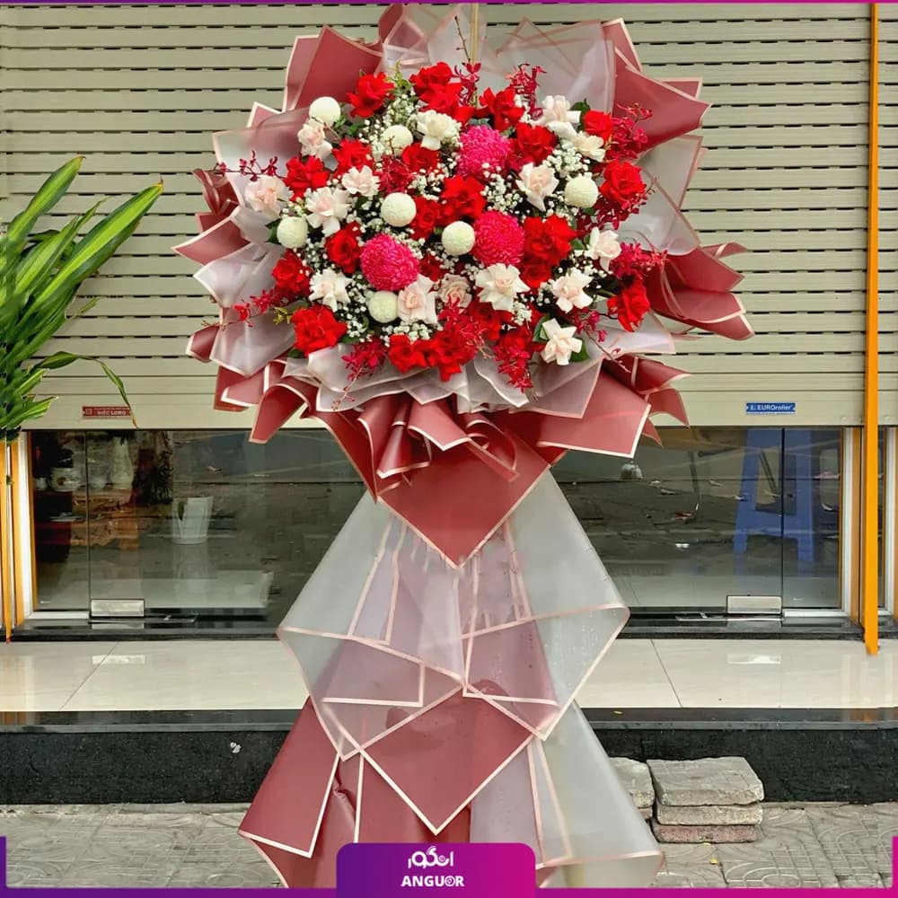 دسته گل قدی پایه‌دار شنل قرمزی