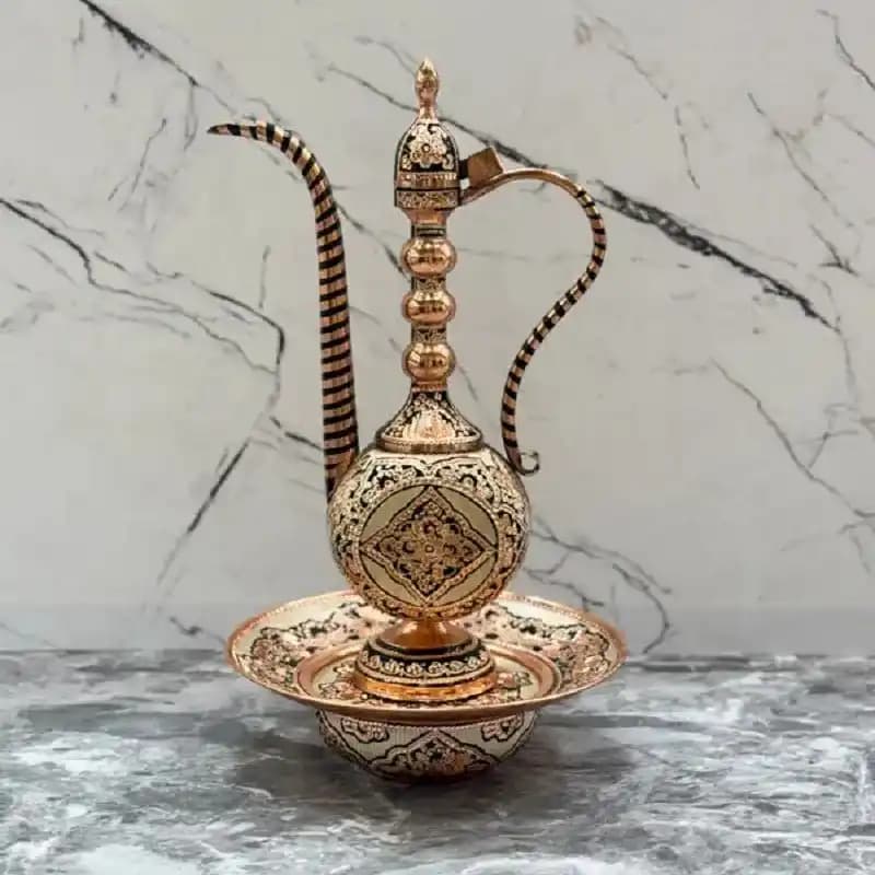 آفتابه و لگن نقره کوب شده نفیس: تلفیقی از اصالت، زیبایی و هنر دست هنرمندان ایرانی — تصویر ۲