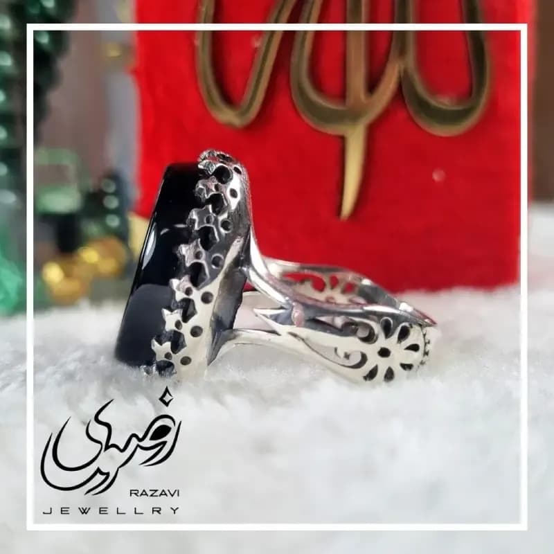 انگشتر مردانه آلیاژ نقره روس با سنگ عقیق مشکی و حکاکی یا زینب — تصویر ۳