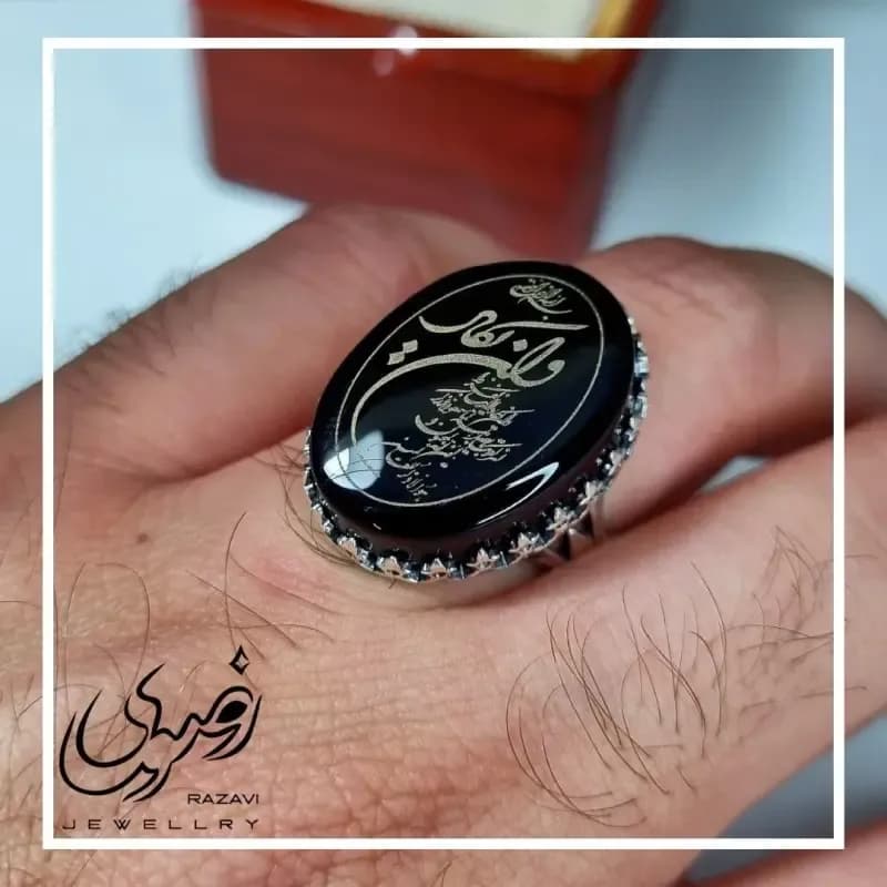 انگشتر نقره روس مردانه عقیق مشکی با حکاکی ایه و ان یکاد رنگ ثابت — تصویر ۲