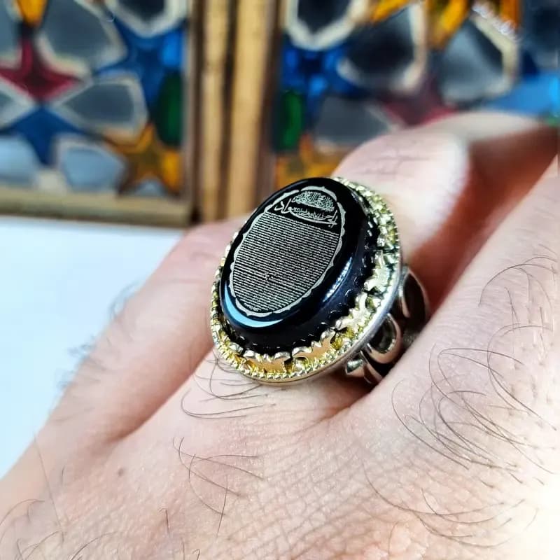 انگشتر مردانه نقره روس عقیق مشکی با حکاکی حرز امام جواد — تصویر ۳