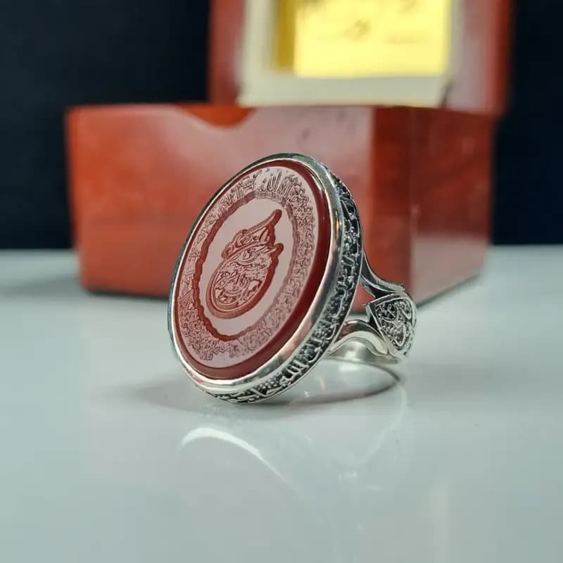 انگشتر نقره مردانه عقیق سرخ با حکاکی وان یکاد و آیت الکرسی عیار 925 — تصویر ۴