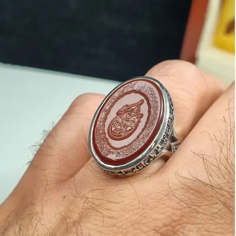 انگشتر نقره مردانه عقیق سرخ با حکاکی وان یکاد و آیت الکرسی عیار 925 — تصویر ۵