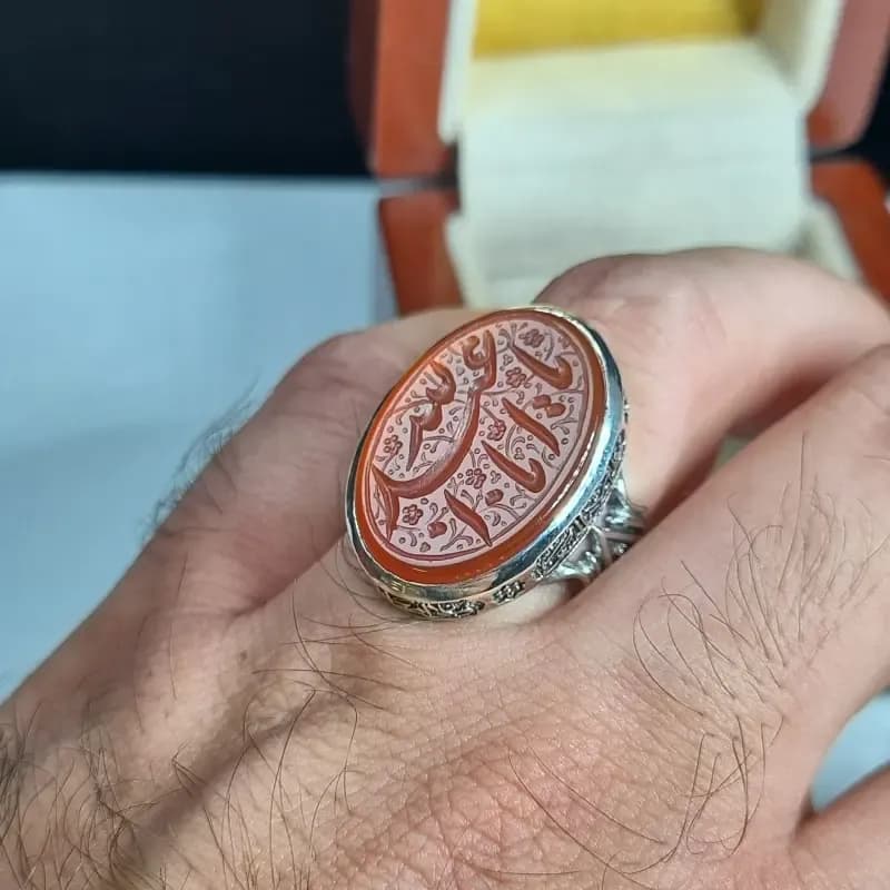 انگشتر نقره مردانه عقیق سرخ حکاکی دست استاد فتح عیار 925 — تصویر ۲