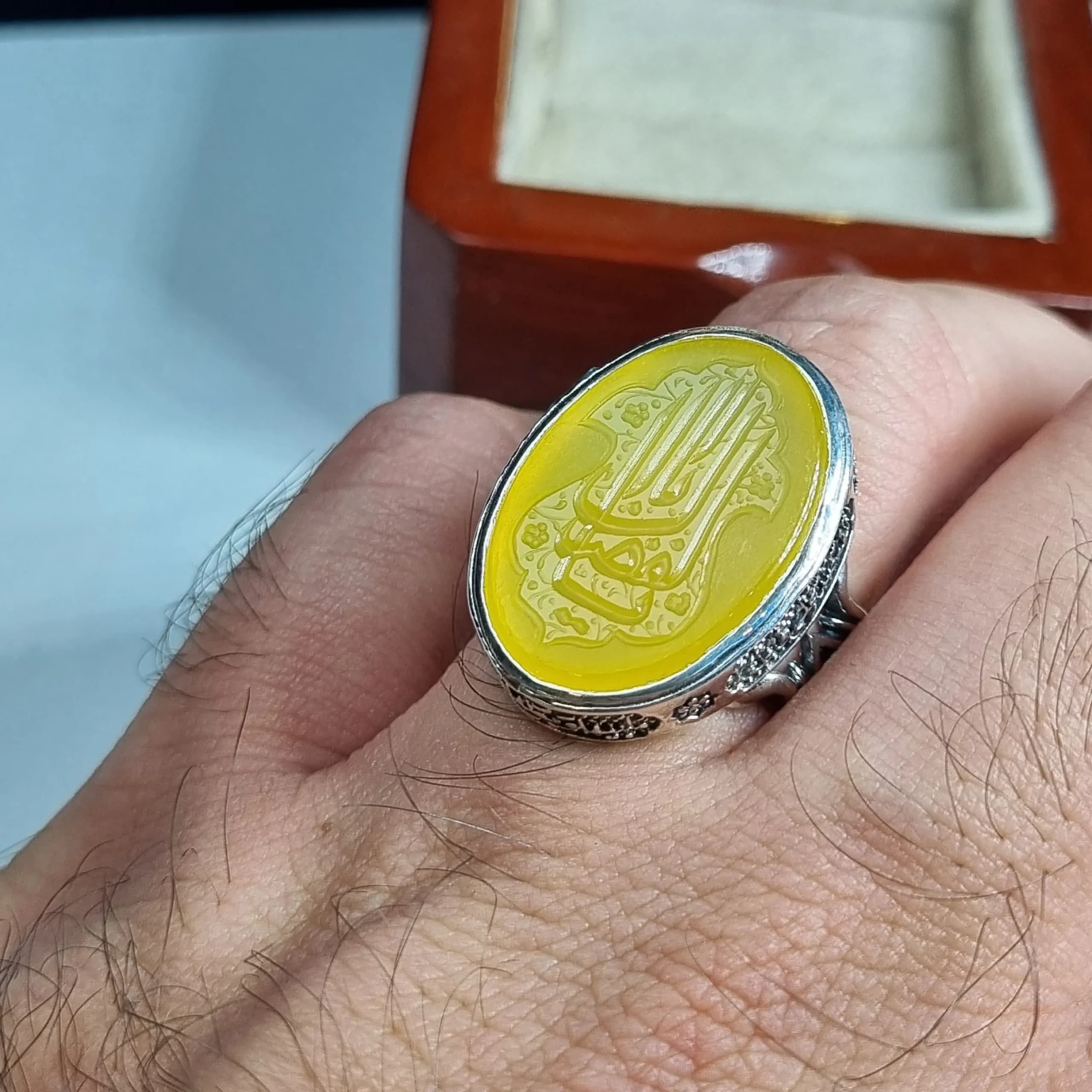 انگشتر نقره مردانه عقیق زرد حکاکی یا اباالفضل دستساز عیار 925 — تصویر ۱۱