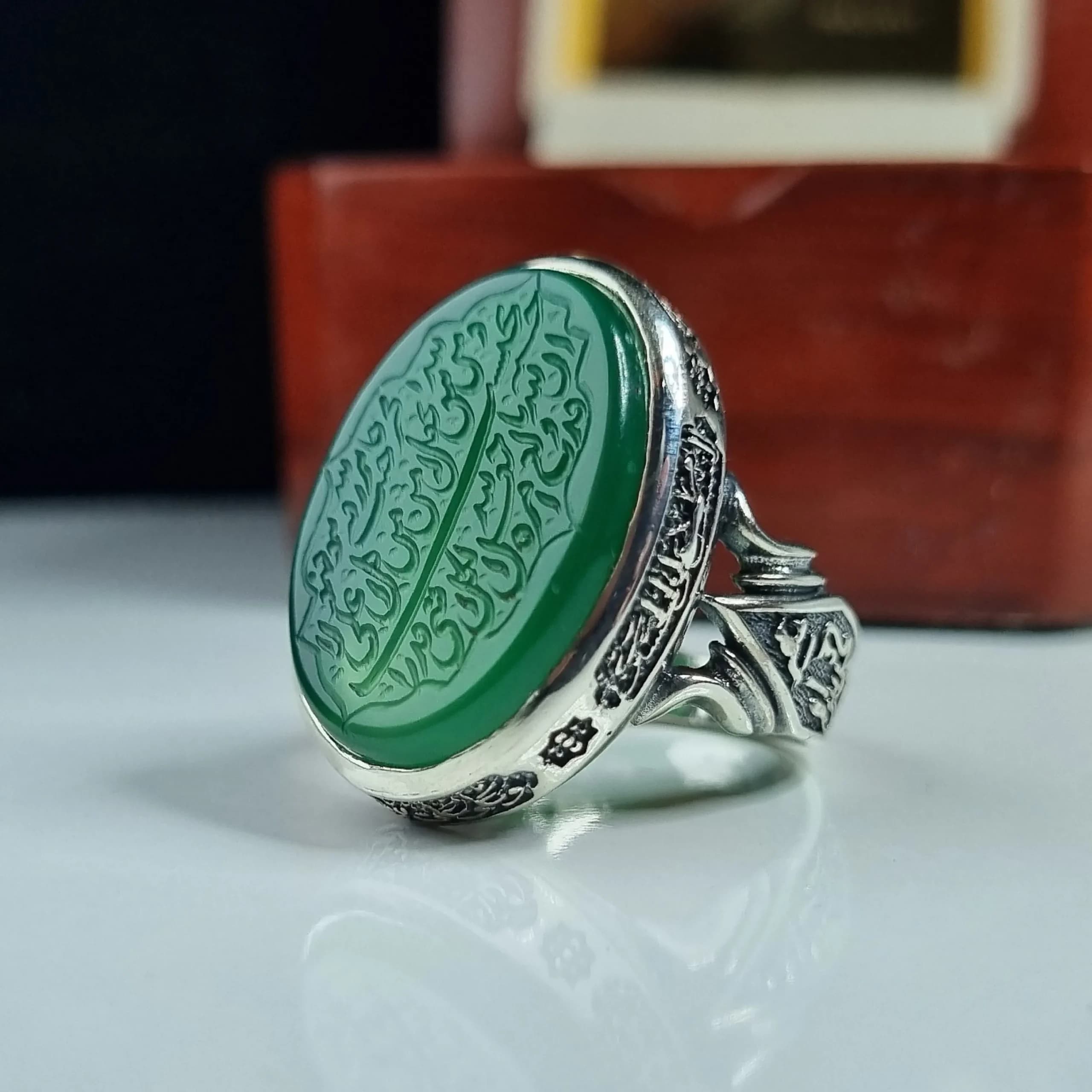 انگشتر نقره مردانه عقیق زرد با حکاکی دستی آیه رزق و من یتق الله عیار 925 — تصویر ۷