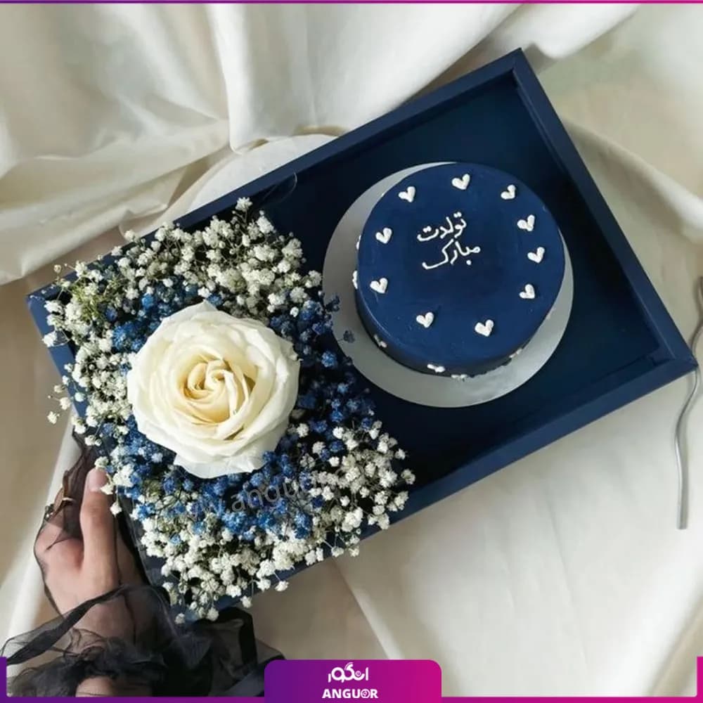باکس گل و کیک تولد رویال بلو مردانه با تک رز سفید