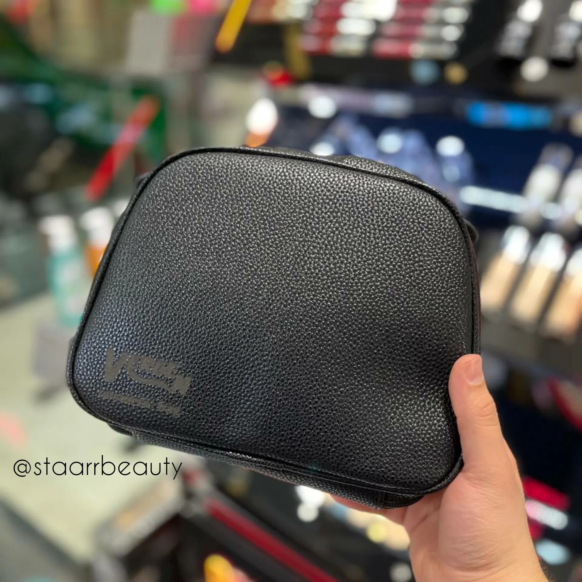 کیف آرایشی چرمی برند ورژن رنگ سیاه — تصویر ۲