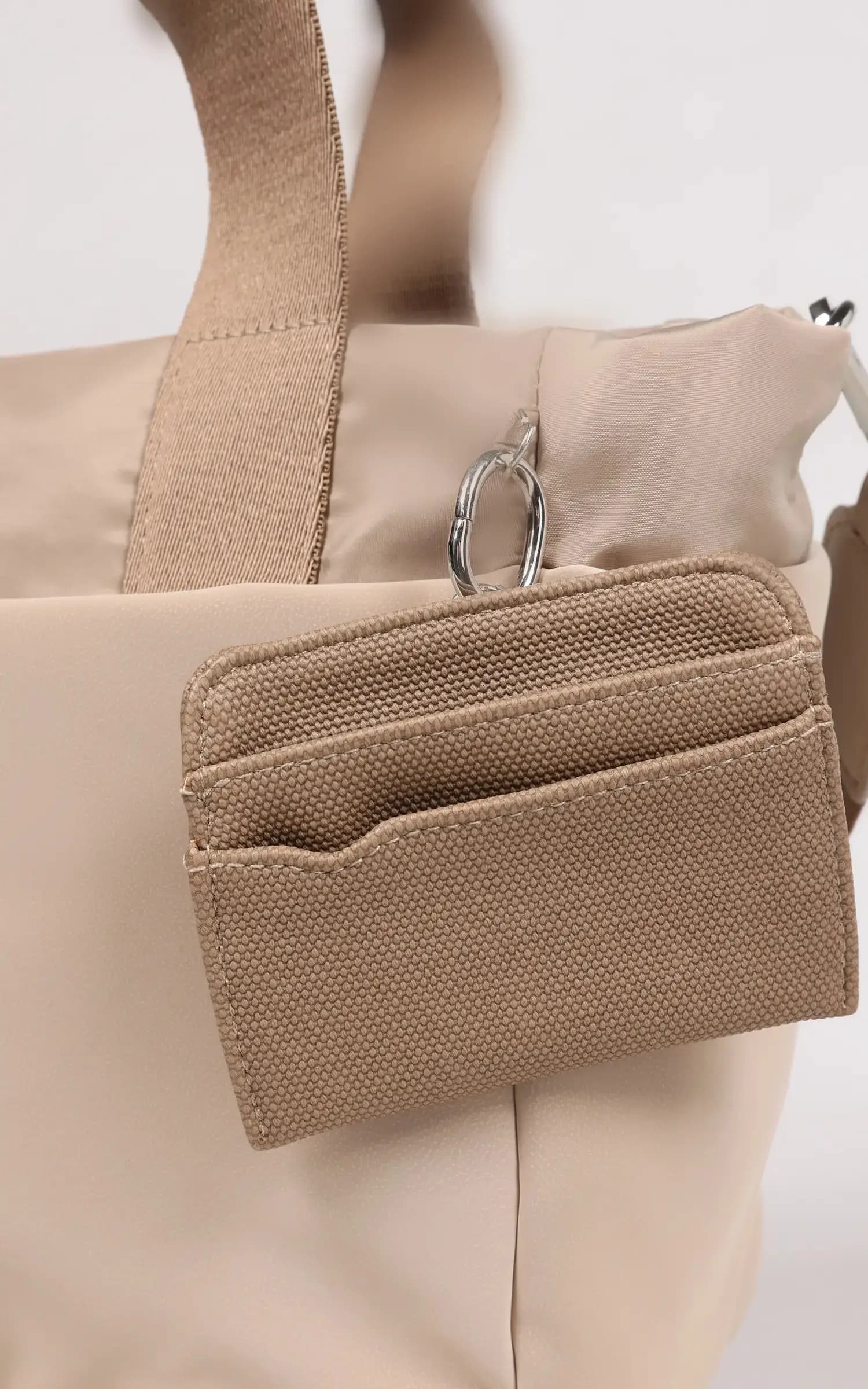 کیف زنانه دستی و دوشی با کیف کوچک بنددار colins کد CL1076127 — تصویر ۴