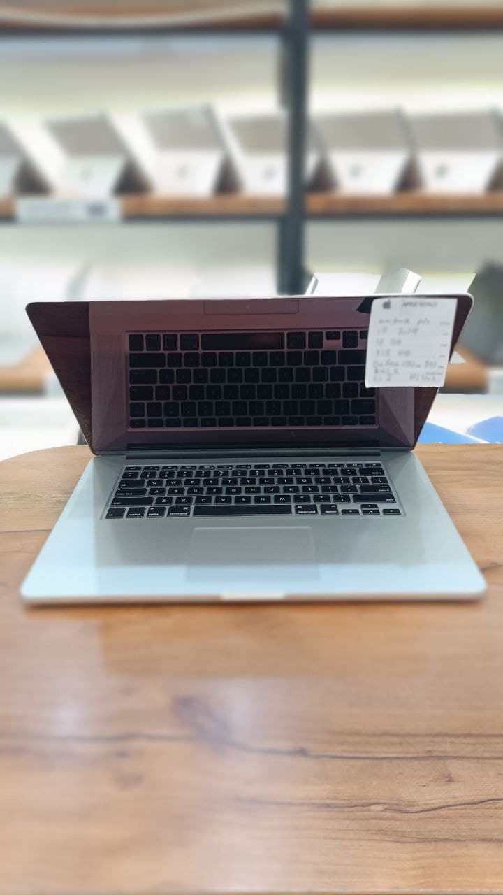 مک بوک پرو 2013 core i7 16/512 سایز 15 اینچ