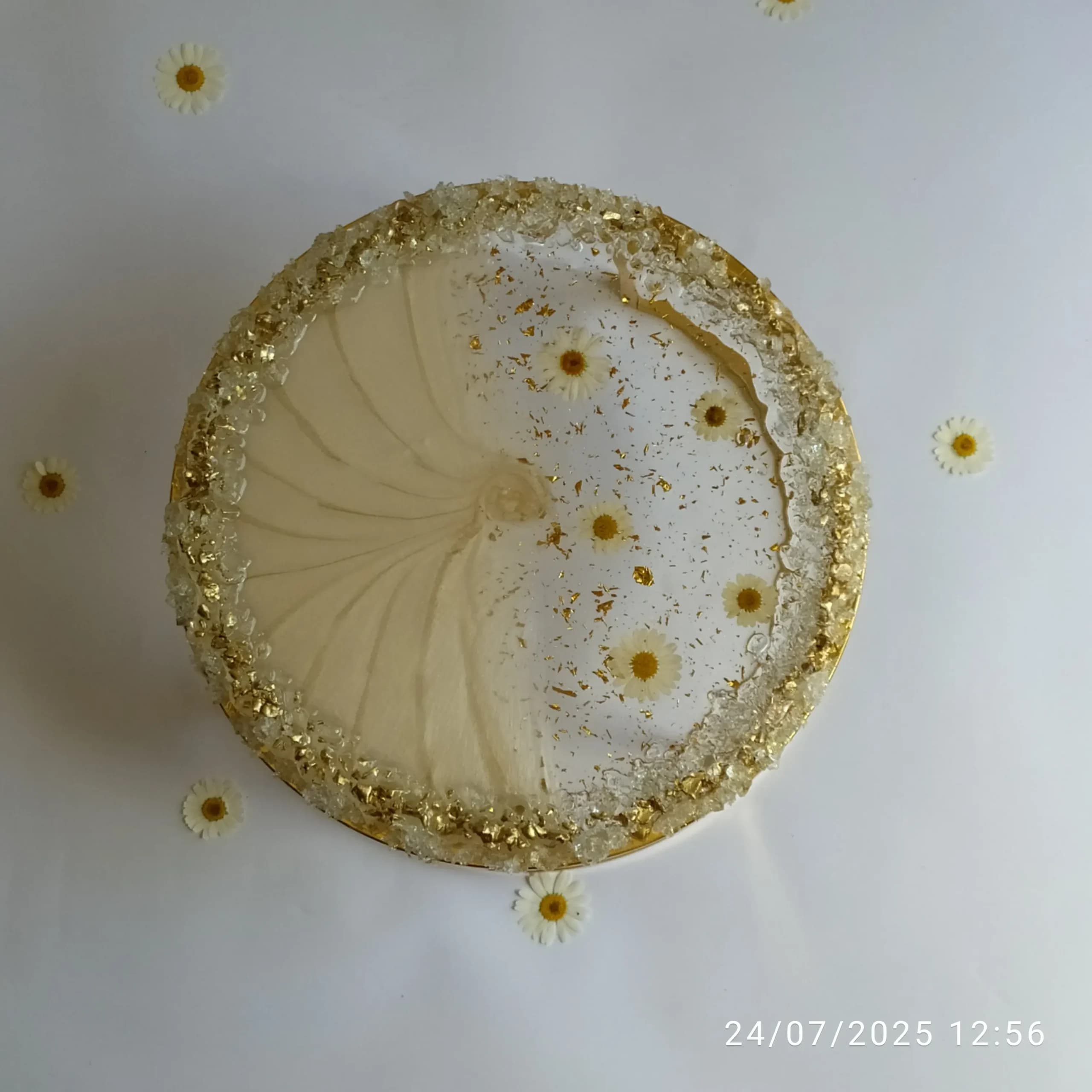 استند کیک رزینی گل بابونه — تصویر ۷