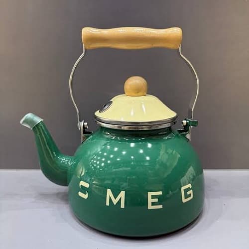 کتری لعابی طرح اسمگ (SMEG) با دسته چوبی ارگونومیک 2/5 لیتری — تصویر ۱۱