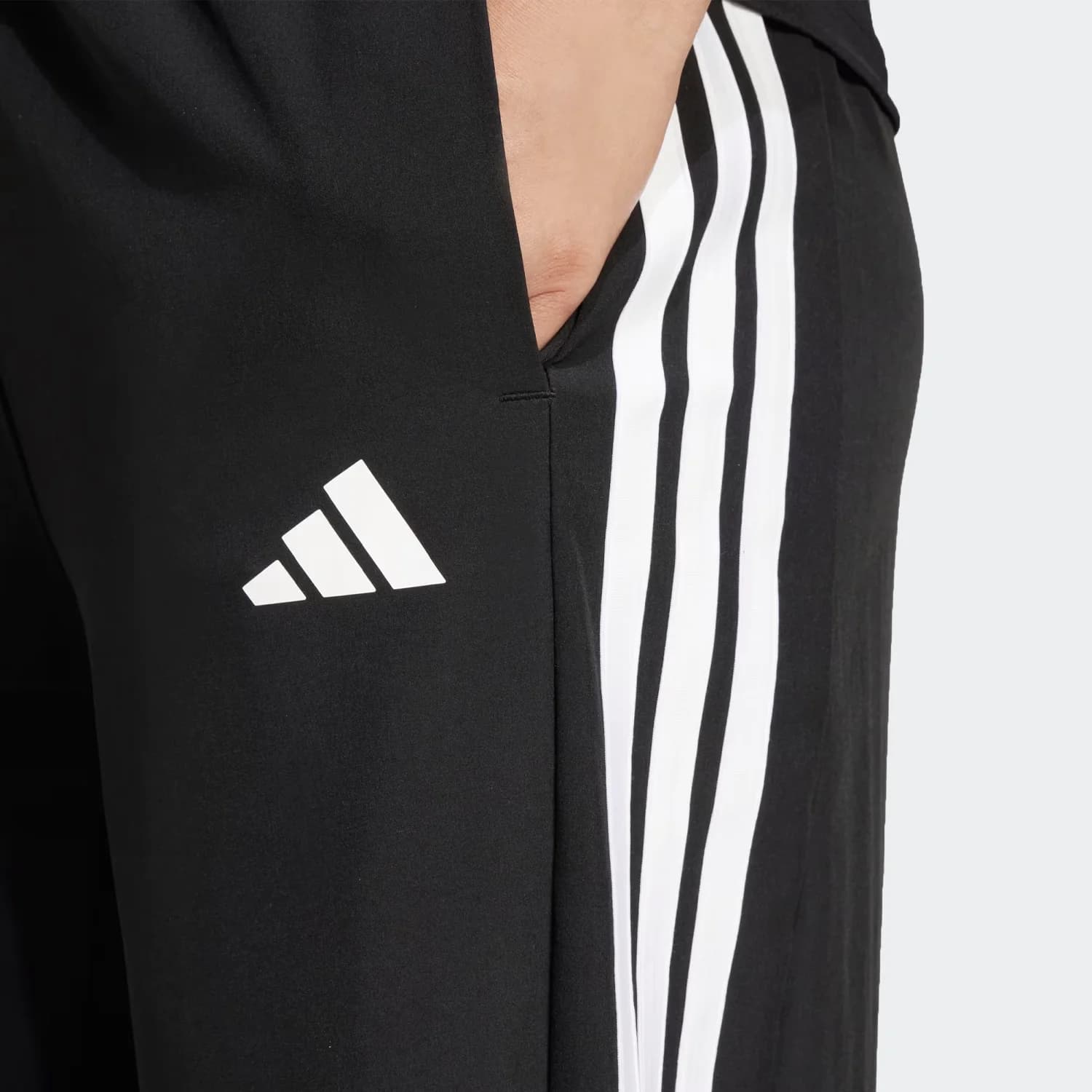 شلوار زنانه آدیداس مدل Train Essentials 3-Stripes Woven Pants — تصویر ۸