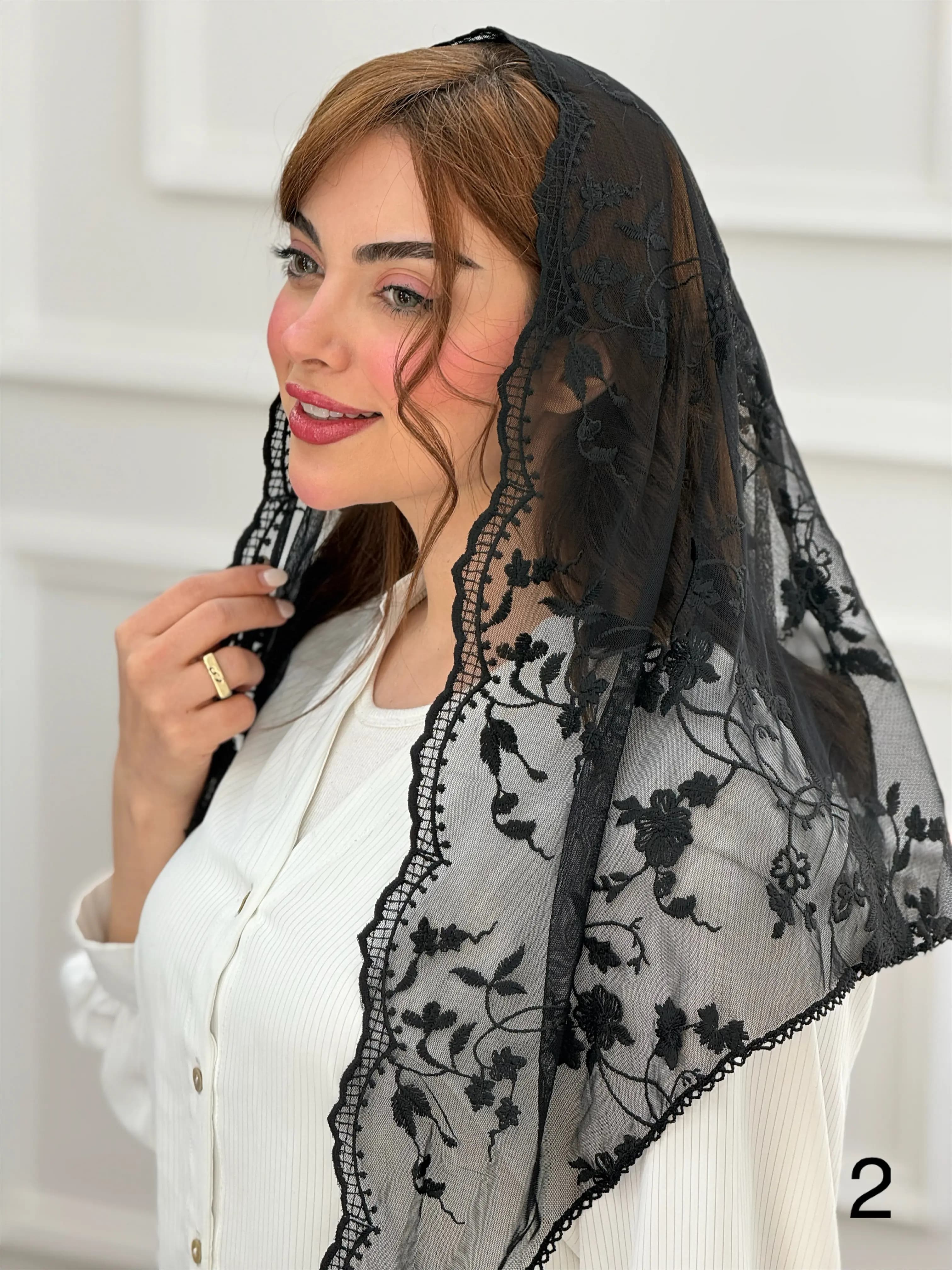 مینی اسکارف سه گوش دانتل مشکی — تصویر ۳