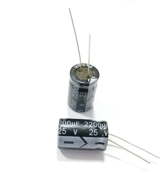 خازن 25 ولتی 2200 میکروفاراد 13*21 (بسته 10 عددی)