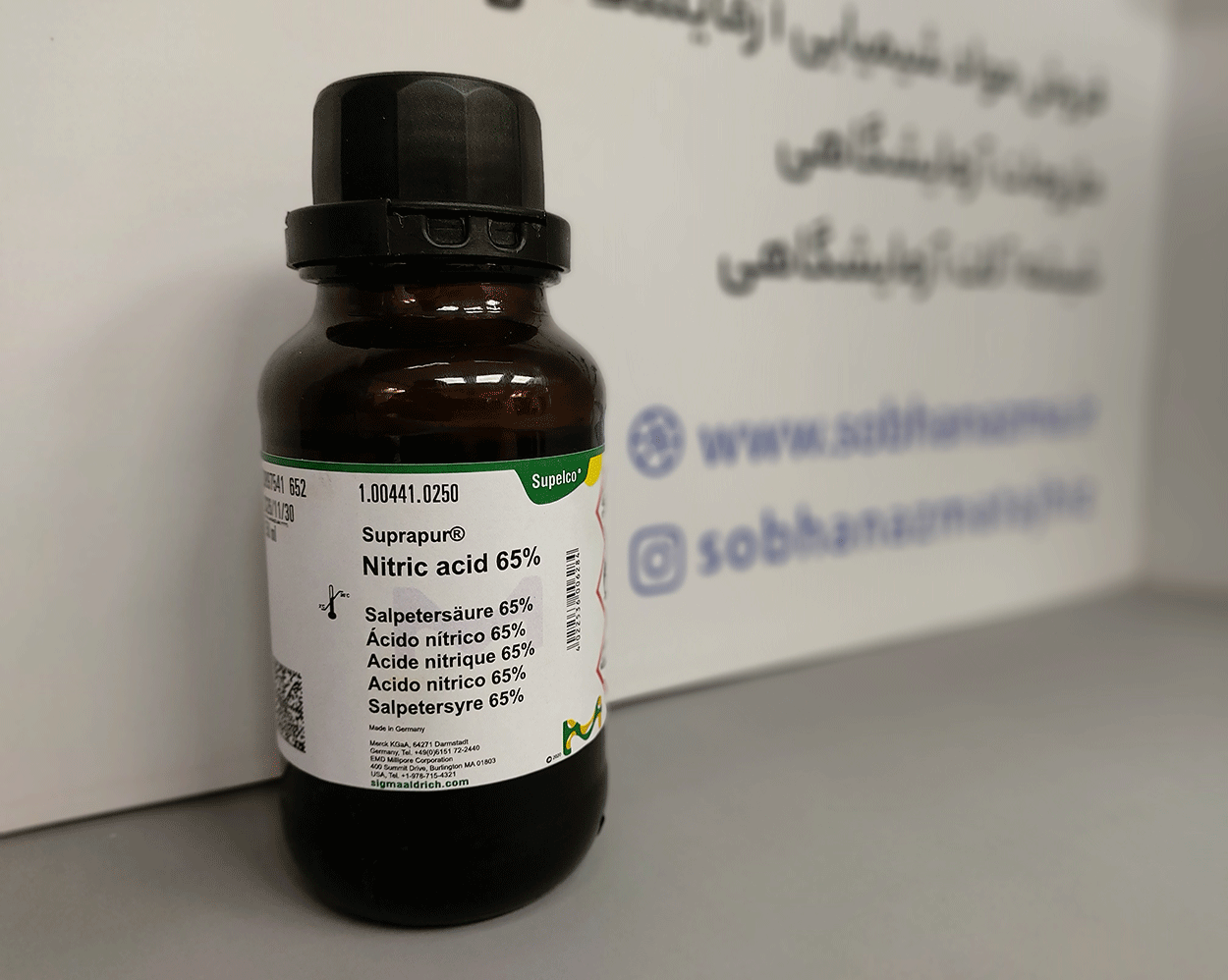 اسید نیتریک 65% برند مرک آلمان کد 100441 — تصویر ۲