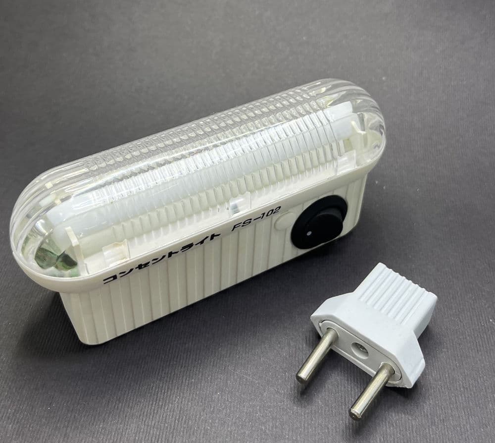 چراغ خواب پریزی طرح مهتابی 2W مدل FS-102 — تصویر ۹