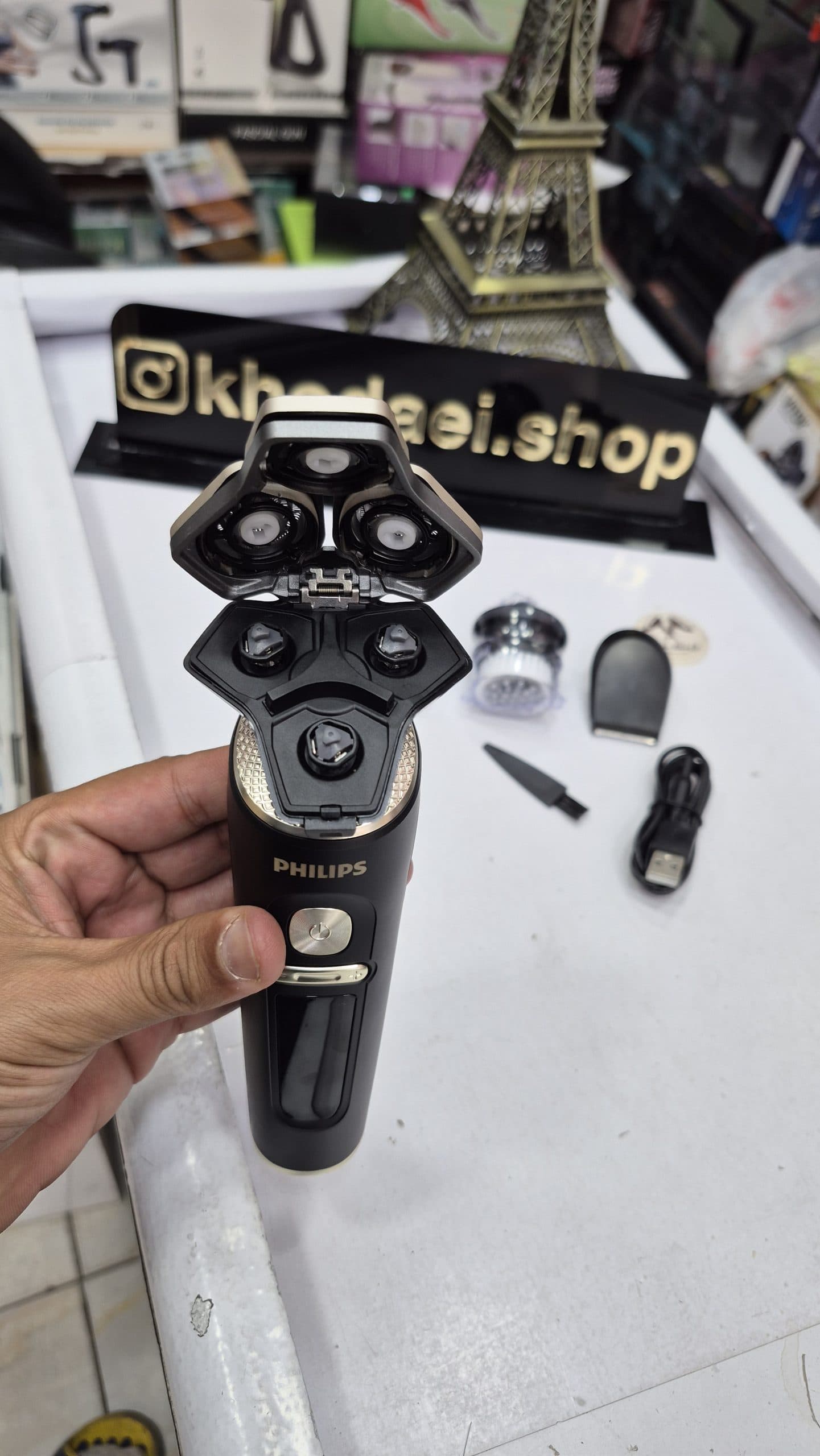 ریش تراش سه تیغ فیلیپس S9000/SP9830 — تصویر ۷