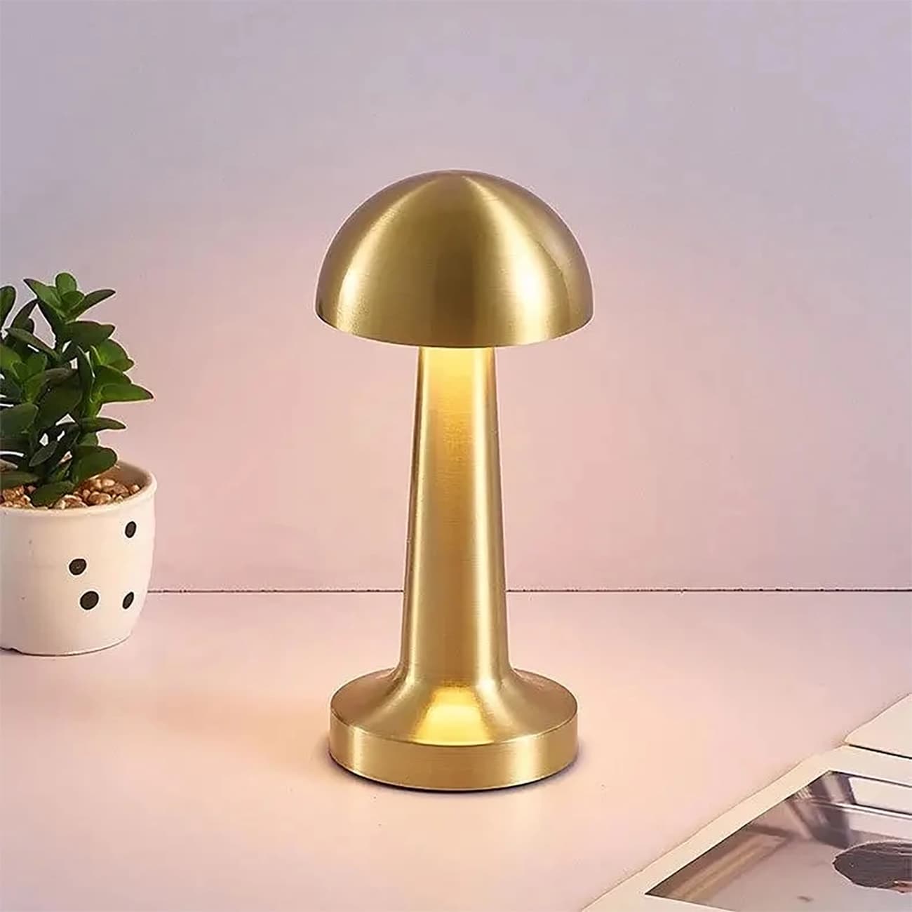 چراغ رومیزی LED مدل PC-8230 لمسی طلایی — تصویر ۴