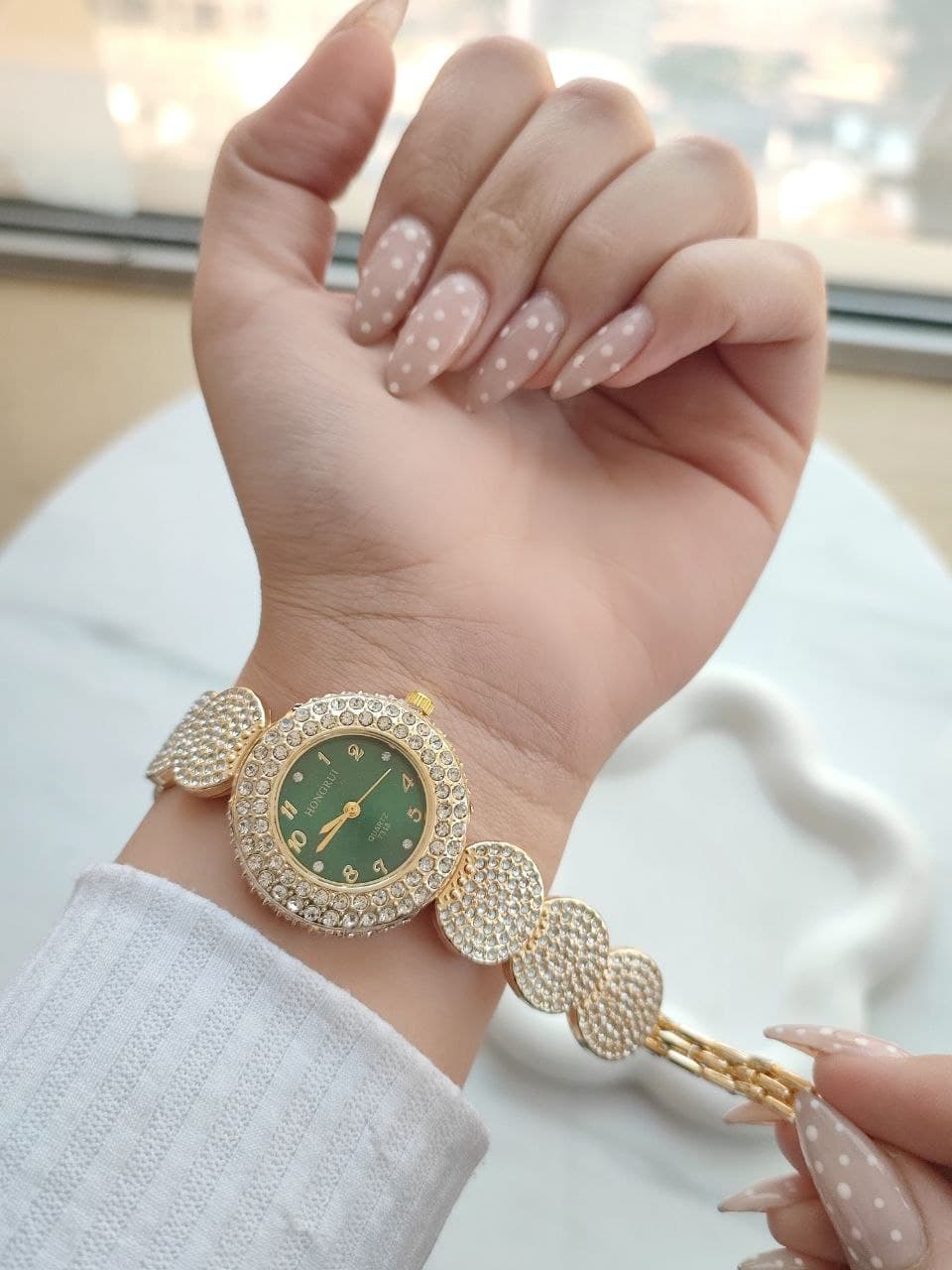 ساعت زنانه HONGRUI طرح جدید نگین دار کیفیت عالی در رنگ بندی متنوع کد 1924607 — تصویر ۴
