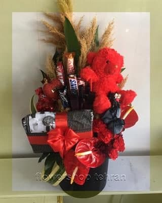 اگر وقت رفتن به گلفروشی را نداری، سبد گل عزاداری را اینترنتی سفارش بده