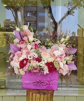 باکس گل نامزدی مصنوعی لوکس برای جشن‌های خاص و مهم زندگی