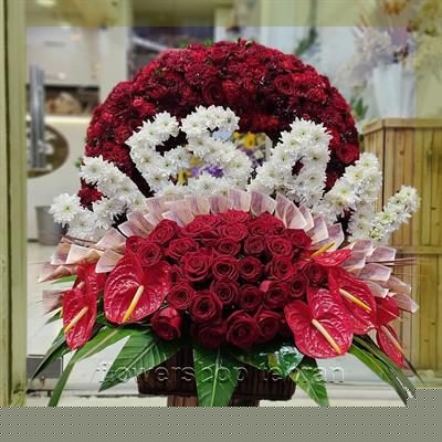 با سبد گل مراسم افتتاحیه اولین نگاه هر مهمان را میخکوب کن