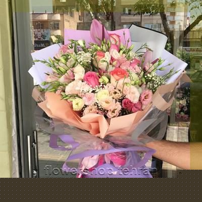 پسته دریایی با گلهای تازه و دیزاین حرفهای