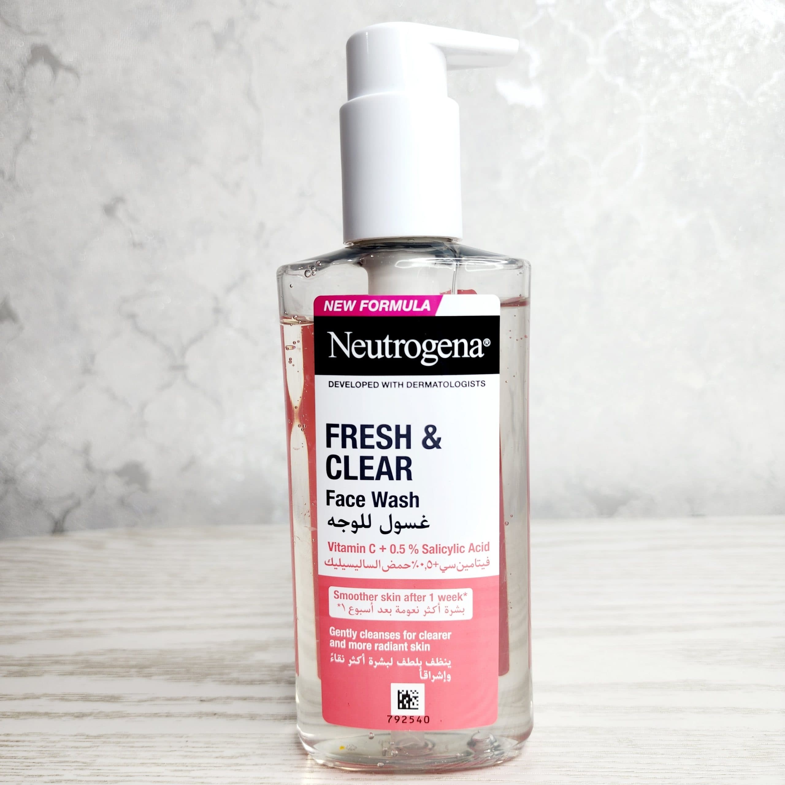 ژل شستشوی شاداب کننده صورت نوتروژینا مدل Fresh & Clear حجم 200 میل