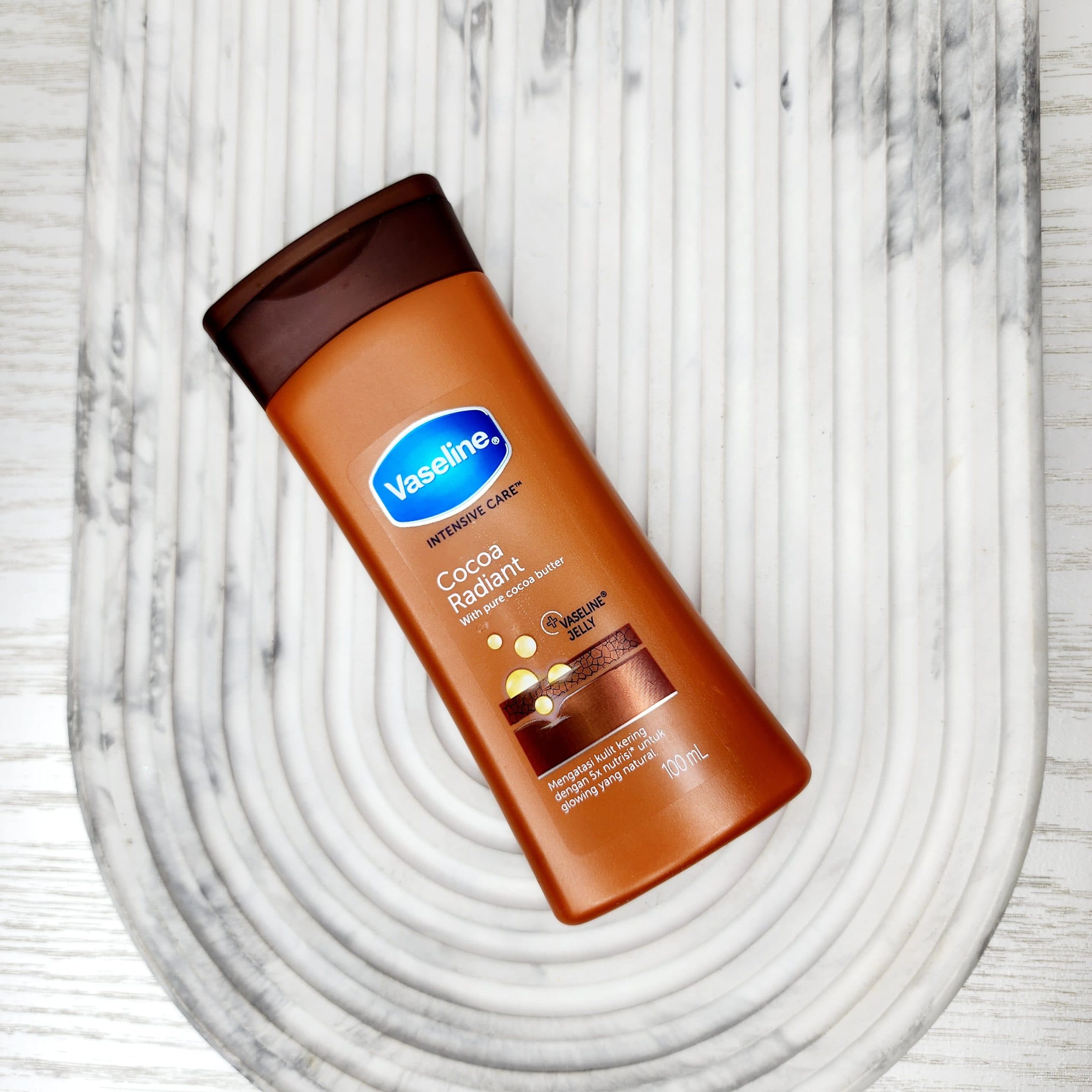 لوسیون بدن وازلین مدل Cocoa Radiant — تصویر ۴