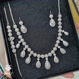 سرویس نقره تمام تراش سلطنتی بدون نگین بسیار درخشان با عیار 925 و آبکاری طلاسفید — تصویر ۴